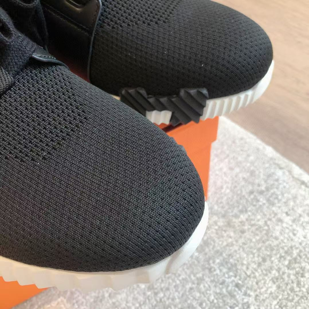 ua H**mes bouncing sneaker