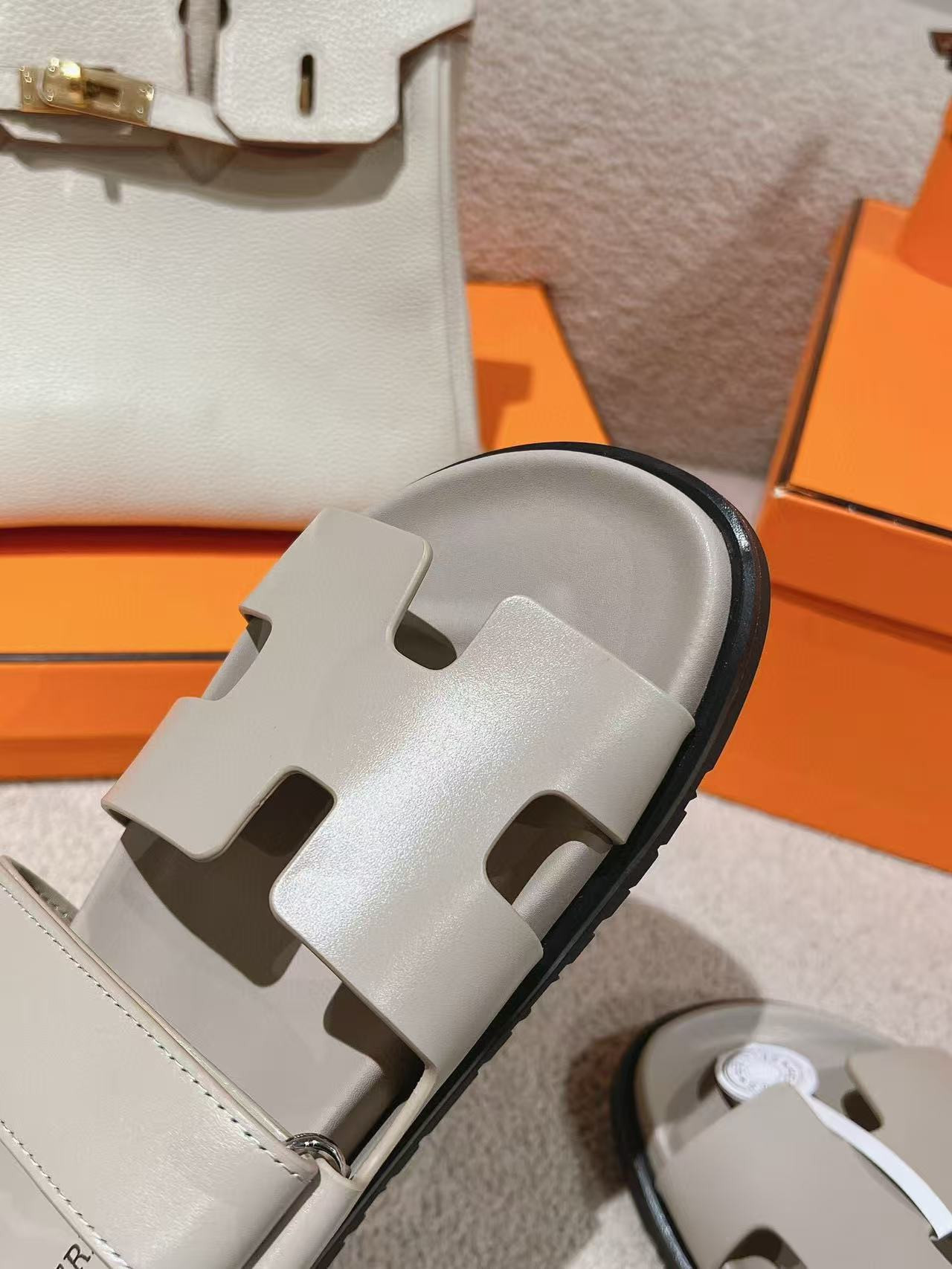 ua H**mes chypre sandal