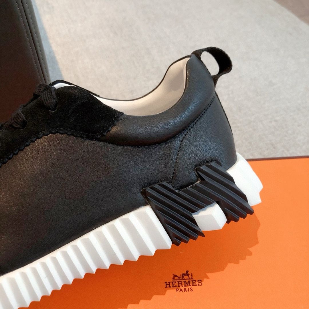 ua H**mes bouncing sneaker