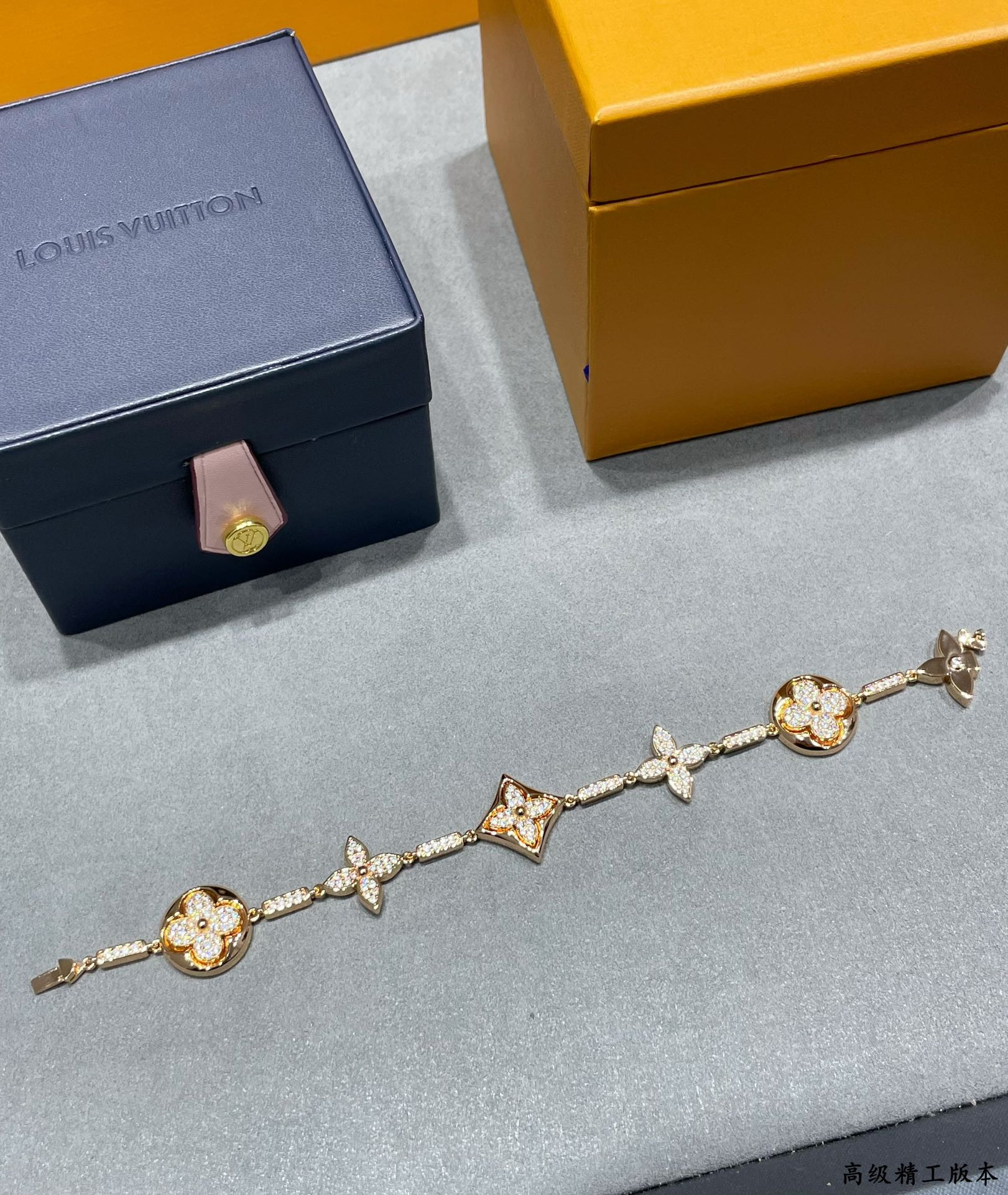 l0*is v*t0n large six-flower full Di*m*nd bracelet