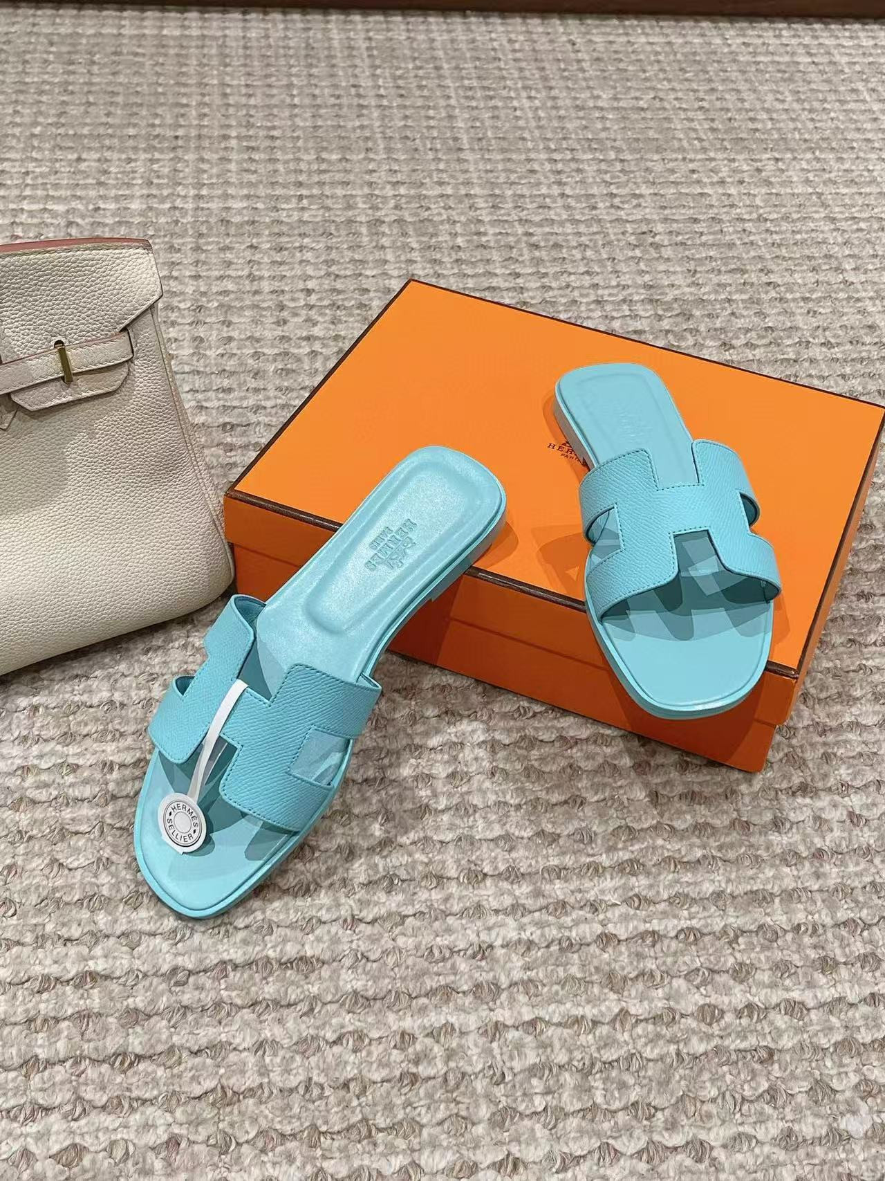 ua H**mes oran sandal