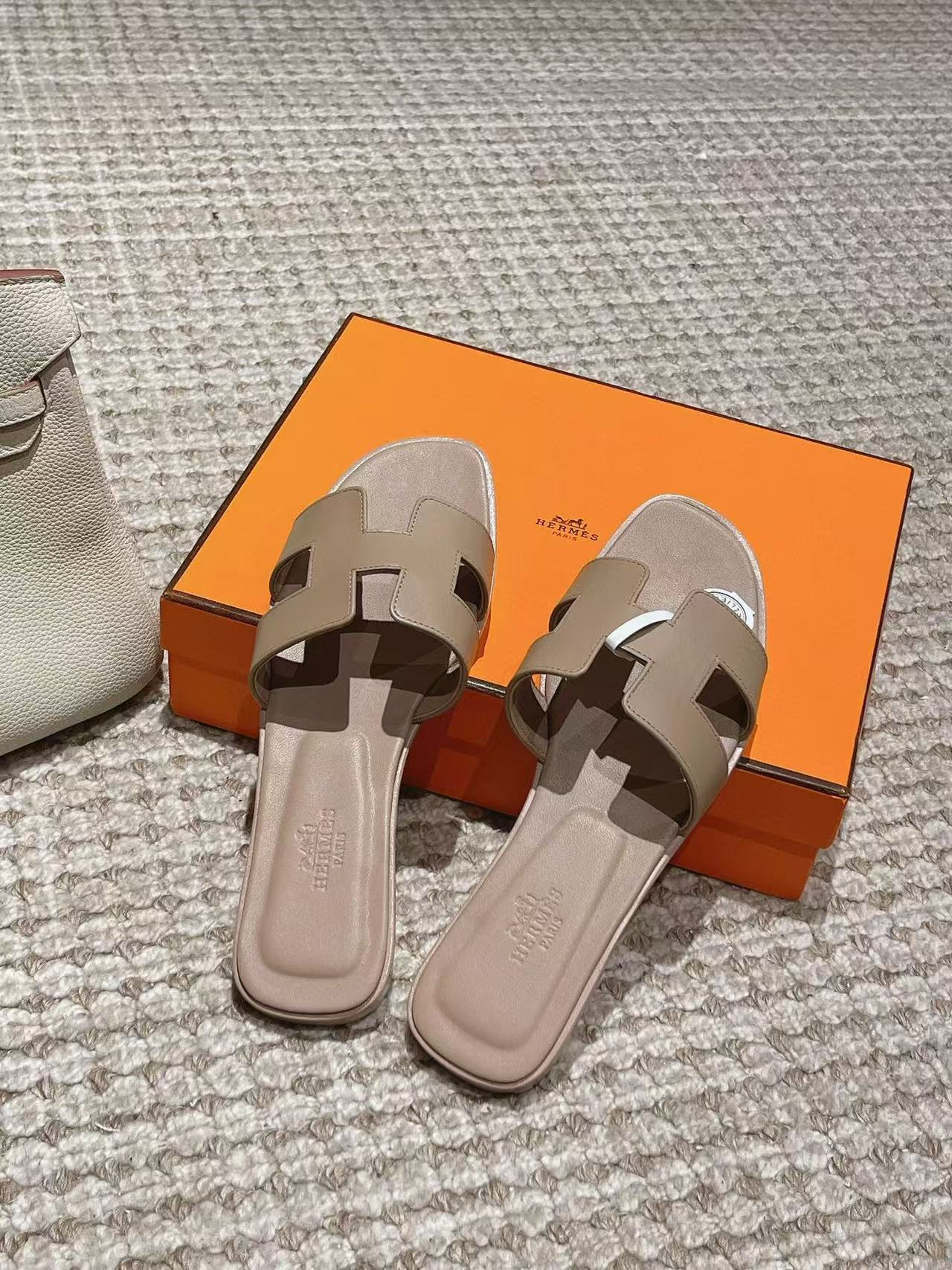 ua H**mes oran sandal
