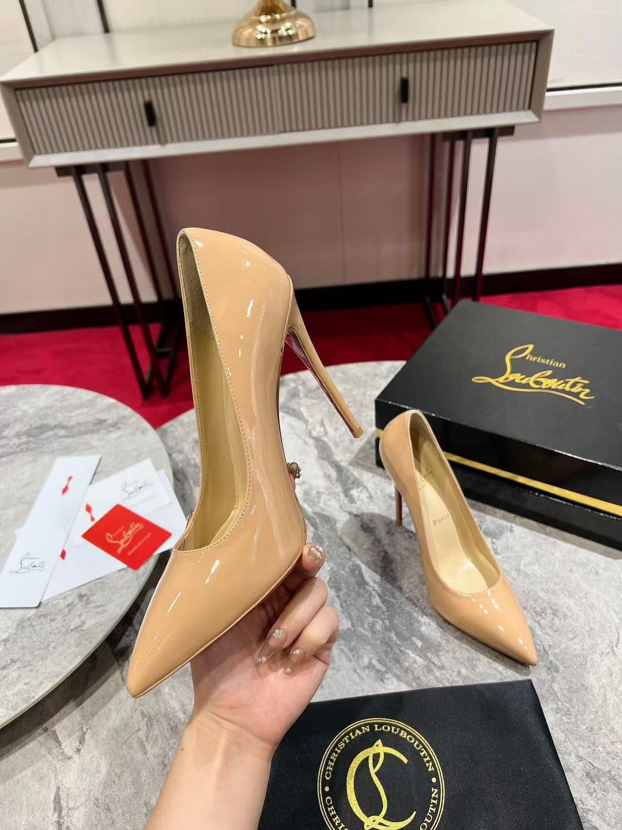 ua ch**an louboutin cl red-botT0m shoes