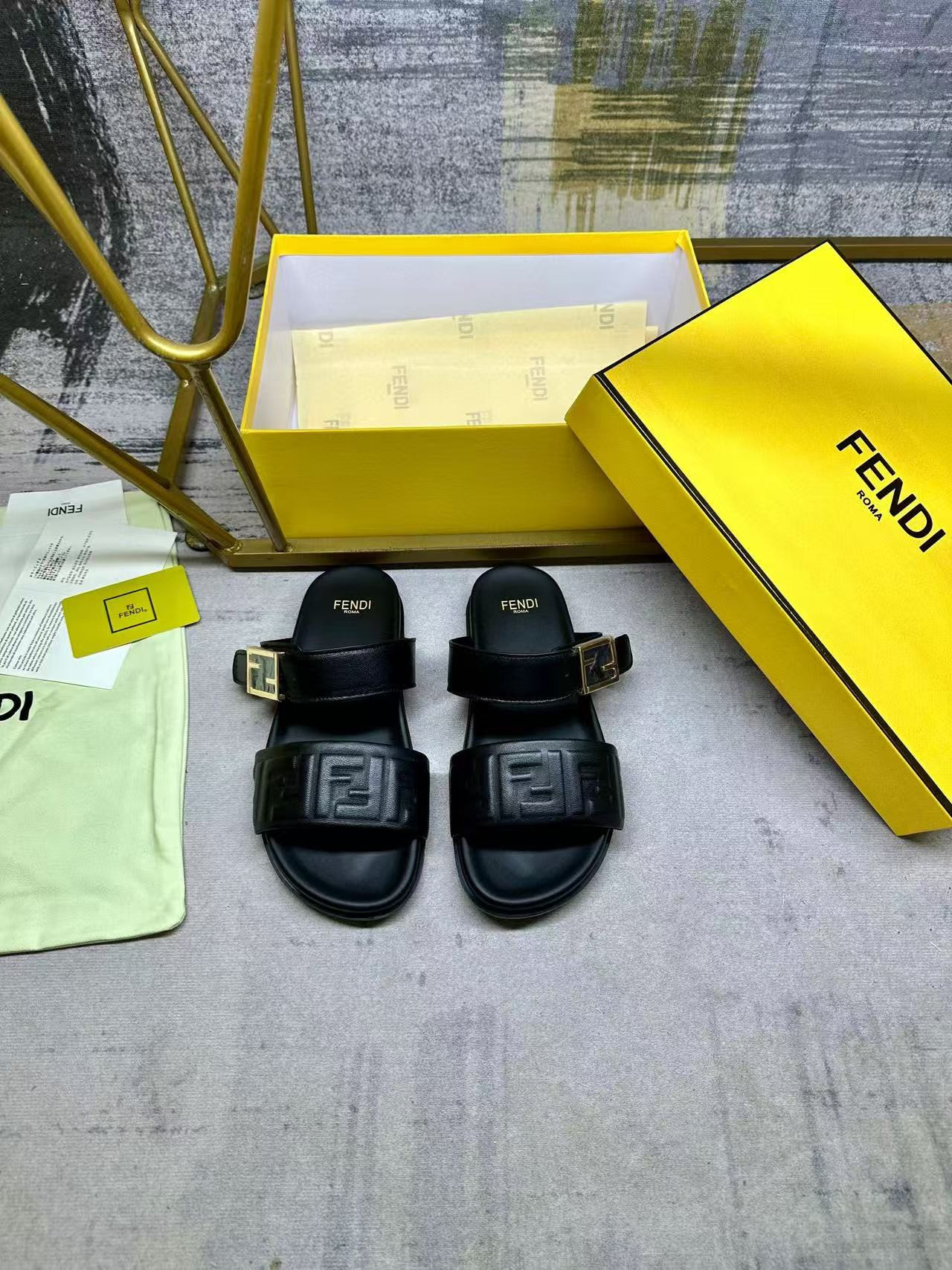 ua F**di feel black nappa leather slides