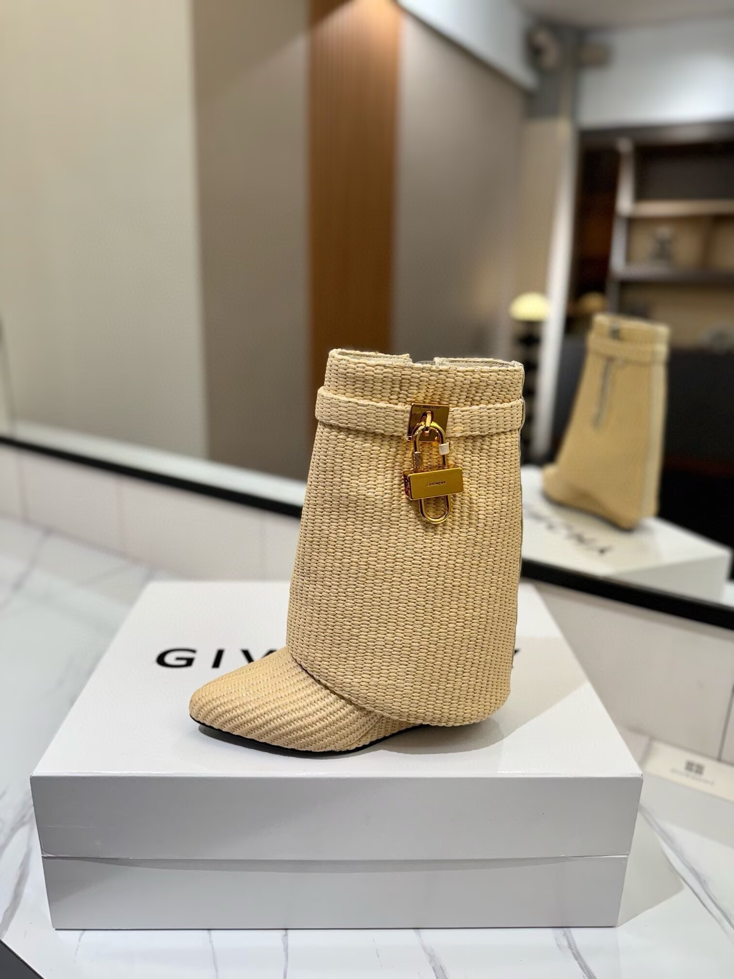 ua G1uenchy boots