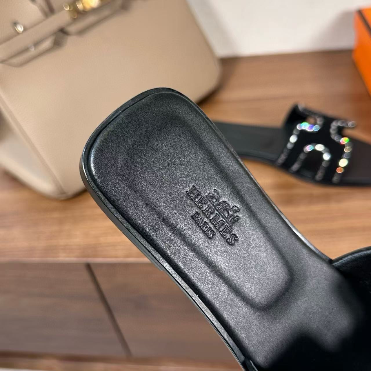 ua H**mes oran sandal