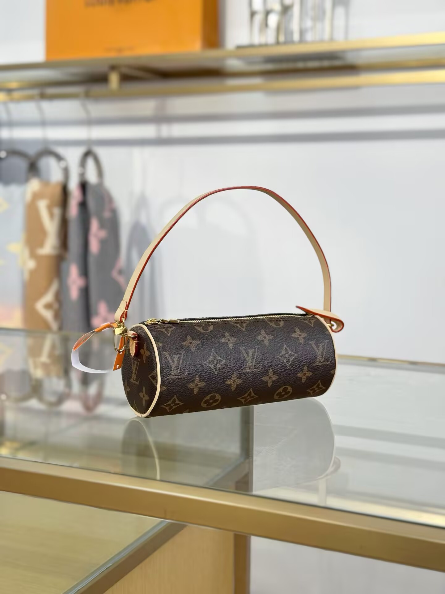 LV Pochette Papillon M25703 20x8.5x8.5cm