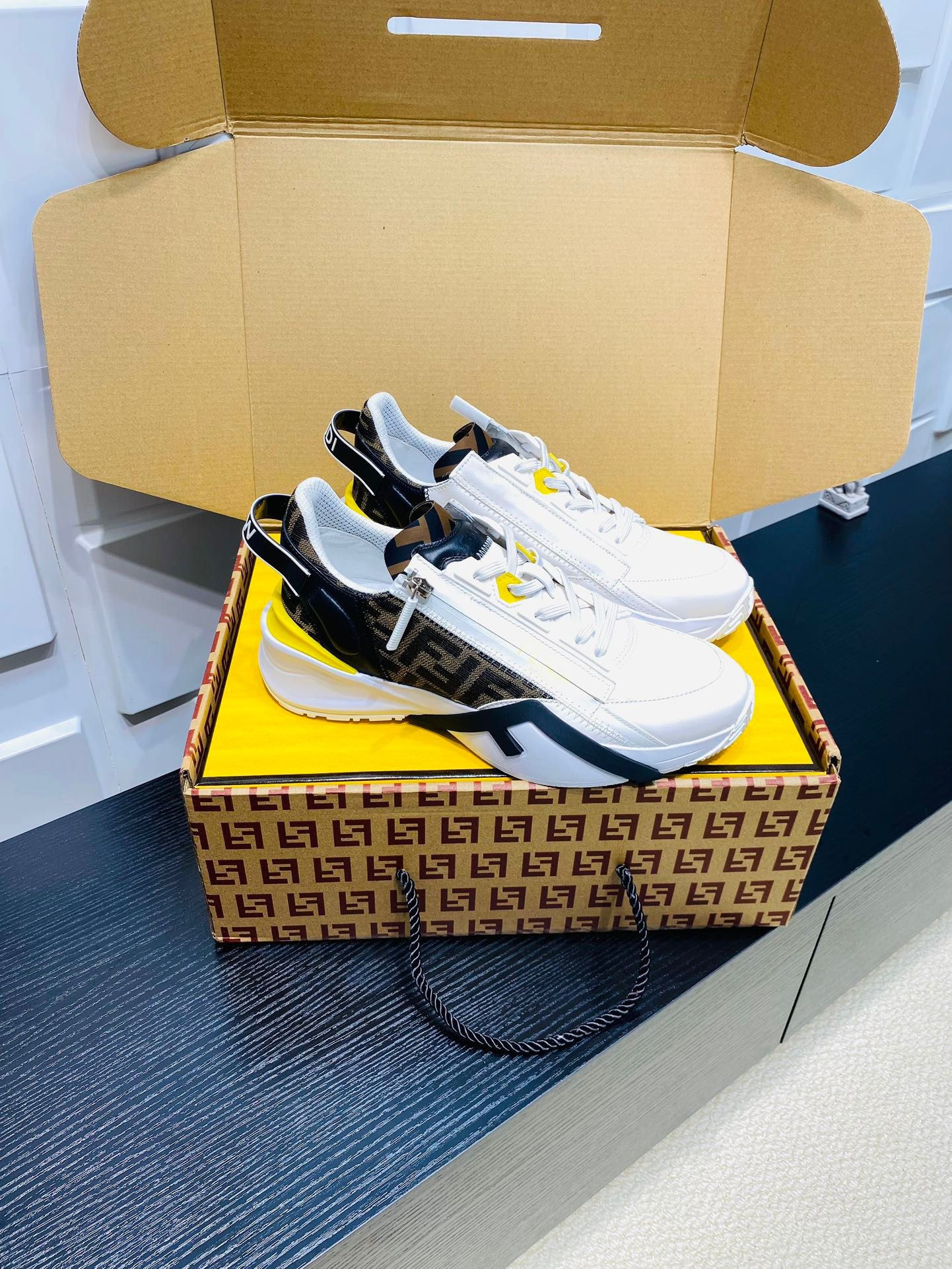 ua F**di flow sneaker(decorative box not included. photo prop only)