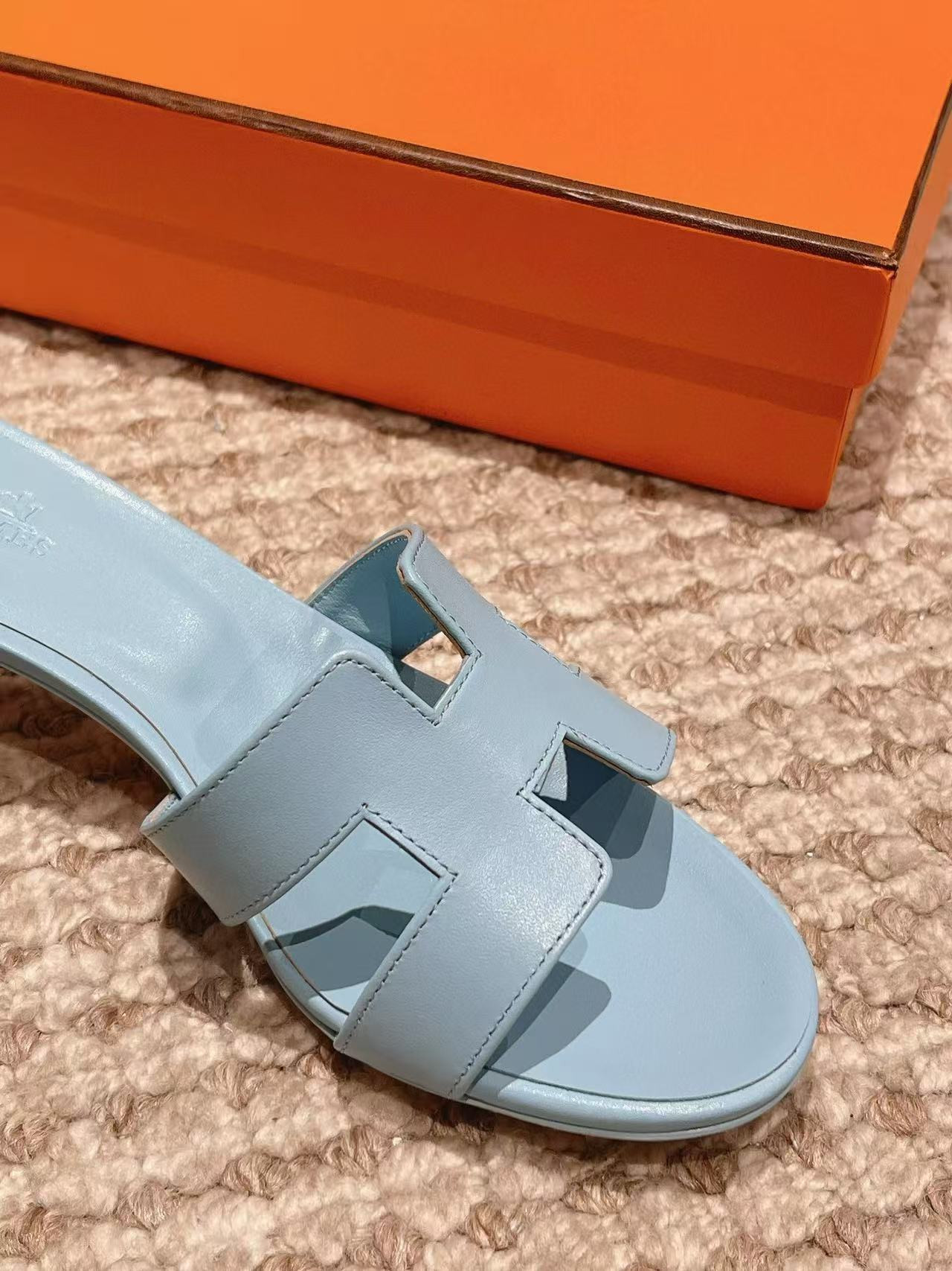 ua H**mes oasis sandal