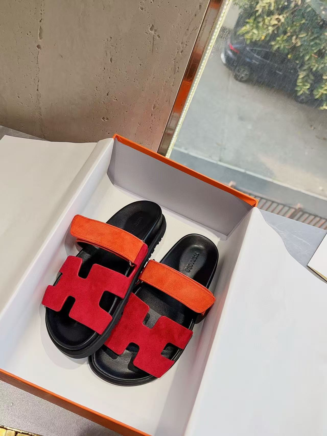 ua H**mes chypre sandal