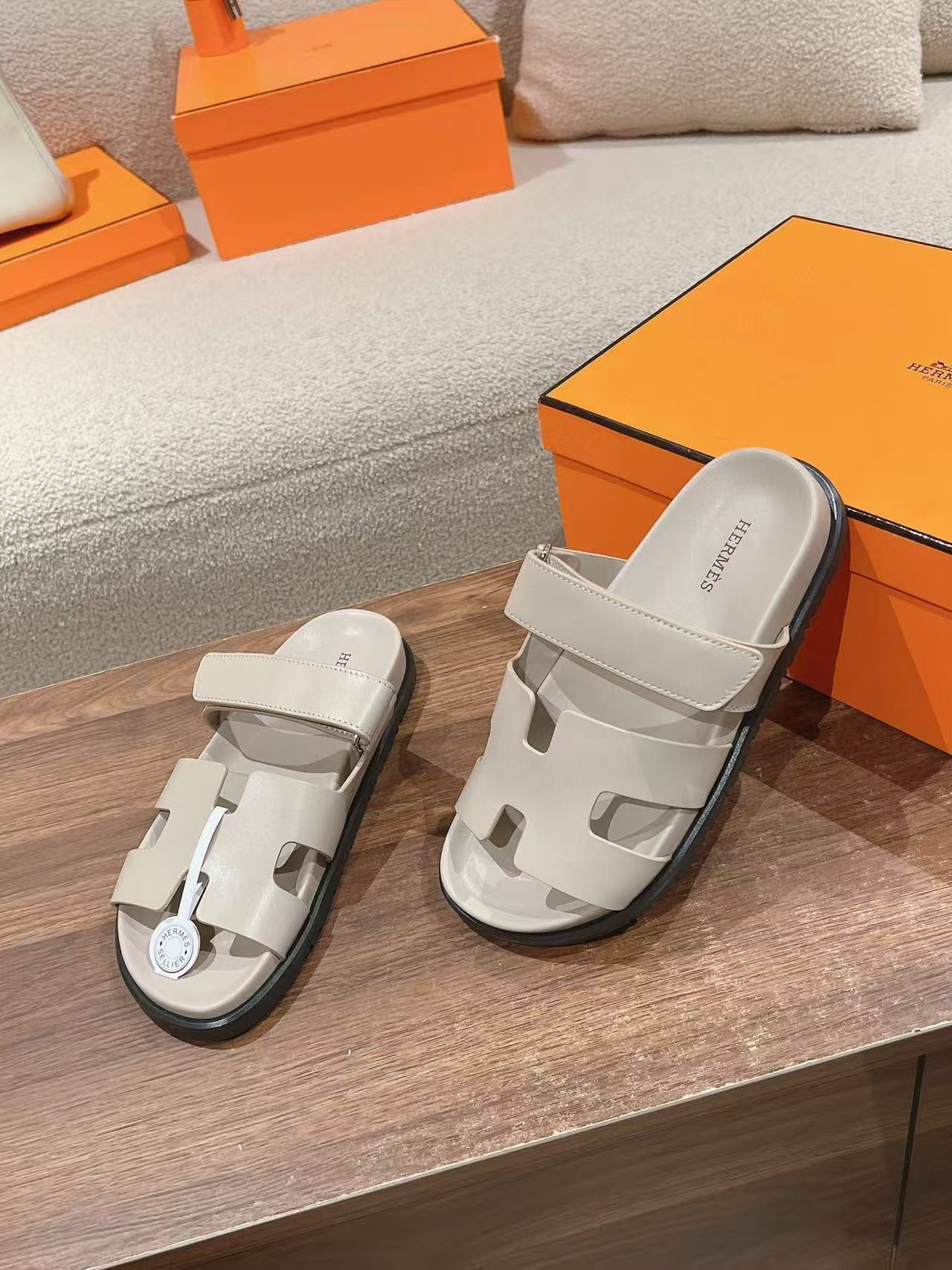 ua H**mes chypre sandal