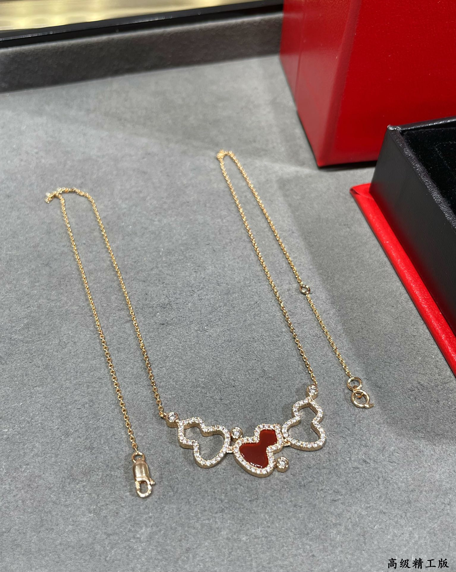 Qee1in triple gourd necklace