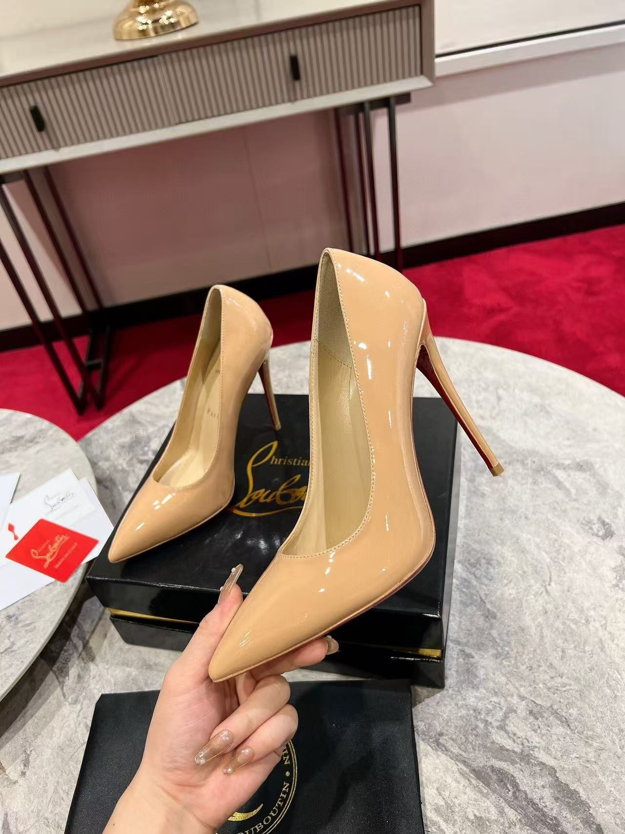 ua ch**an louboutin cl red-botT0m shoes