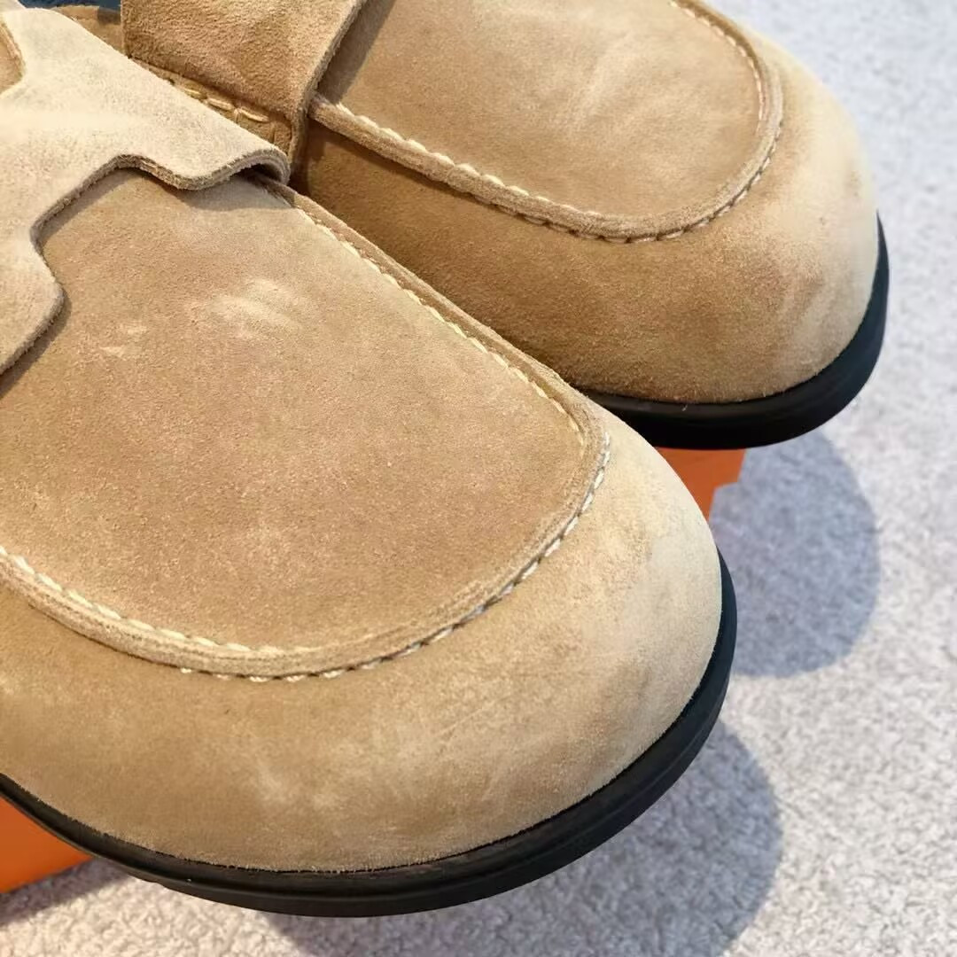 ua H**mes slippers