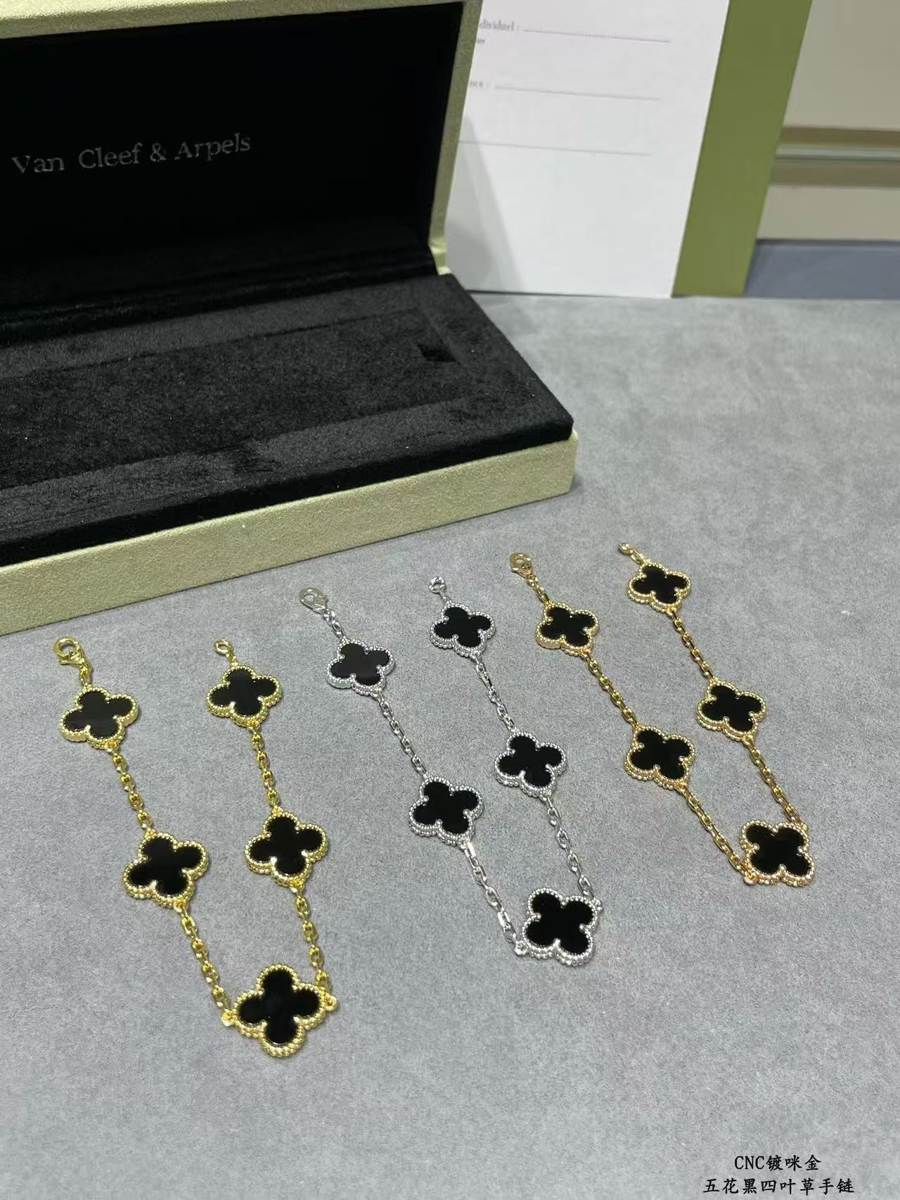 V*N CL*F & arpels black five-flowered four-leaf clover bracelet chain length approx.19cm