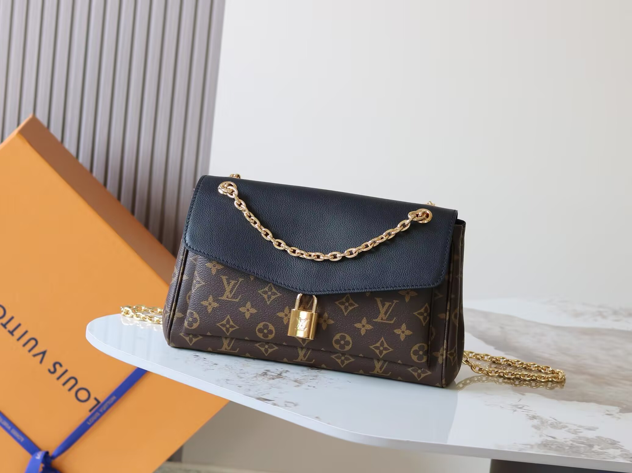 LV Saint Germain PM M26285 30.5x21x12.5cm