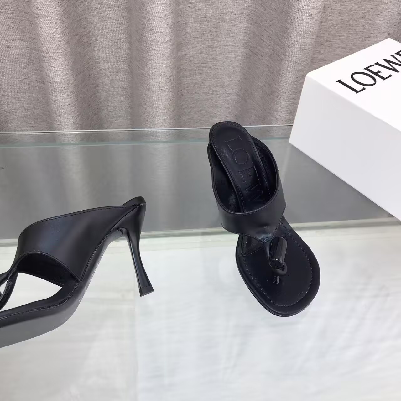 ua L0ew* toggle sandal