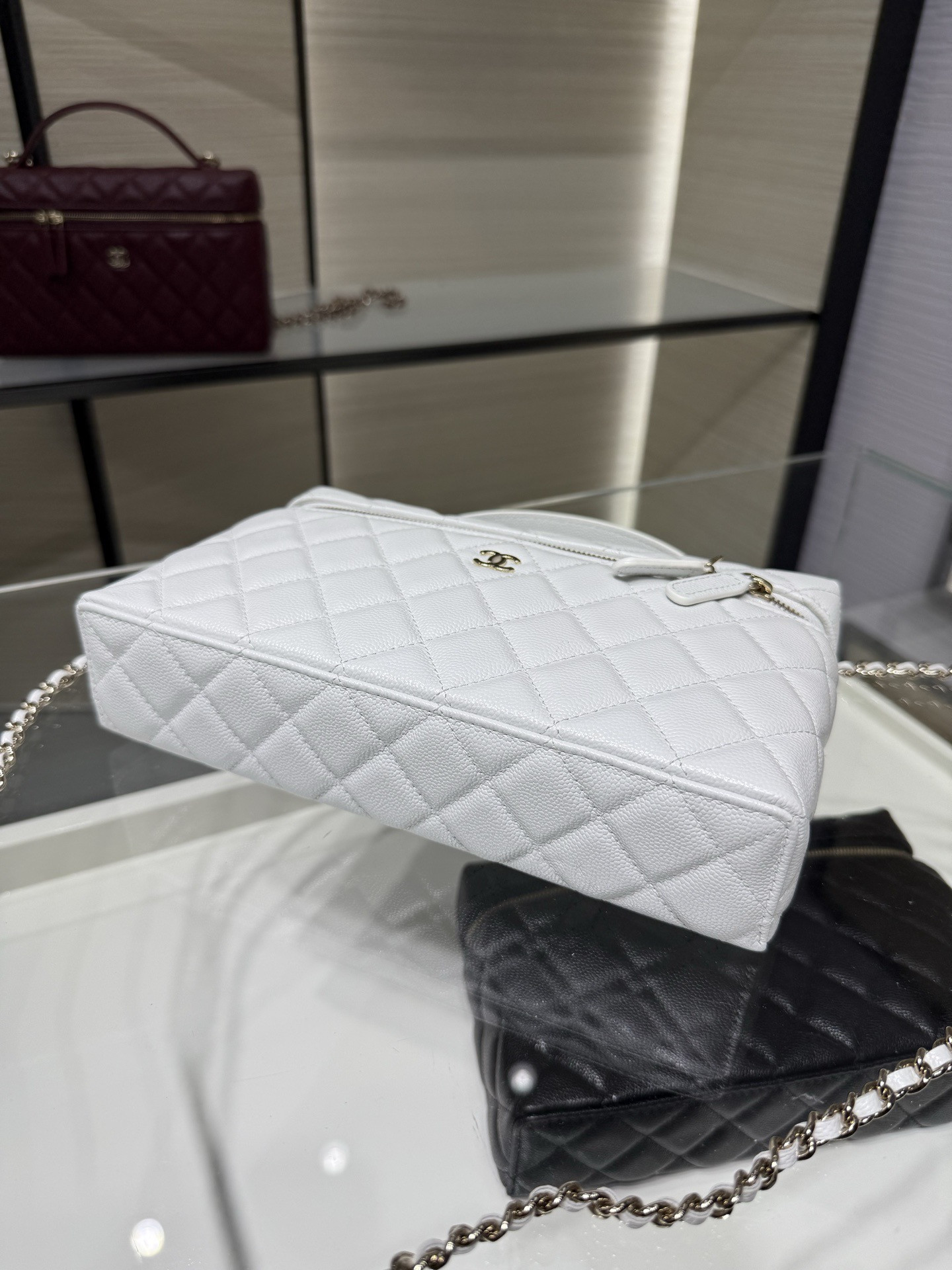Ch*el classic vanity with chain handbag ap5446 15x23x5cm