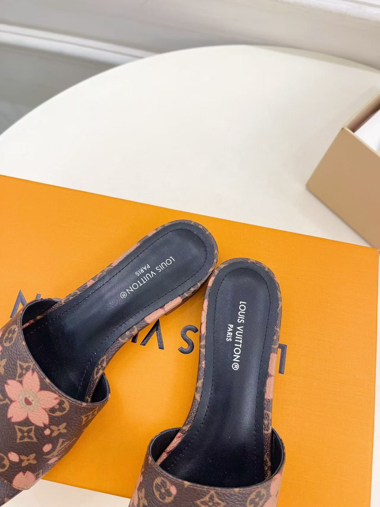 UA LV SLIDES