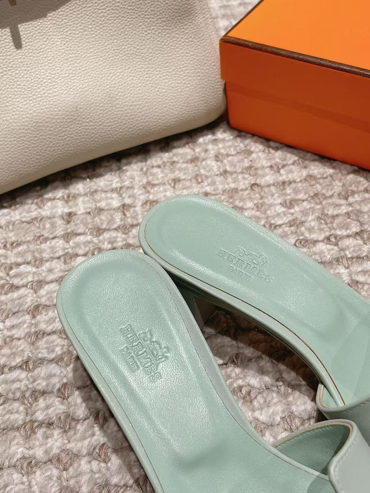 ua H**mes oasis sandal