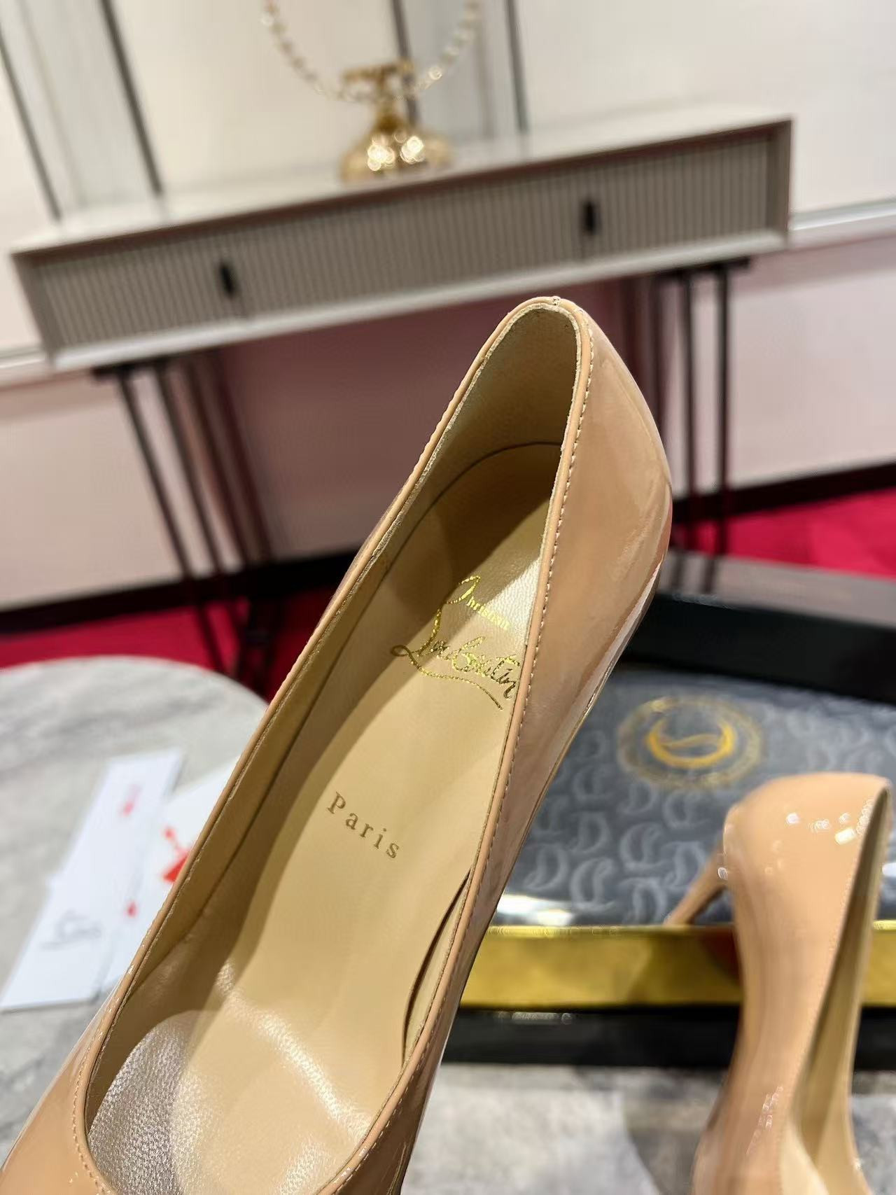 ua ch**an louboutin cl red-botT0m shoes
