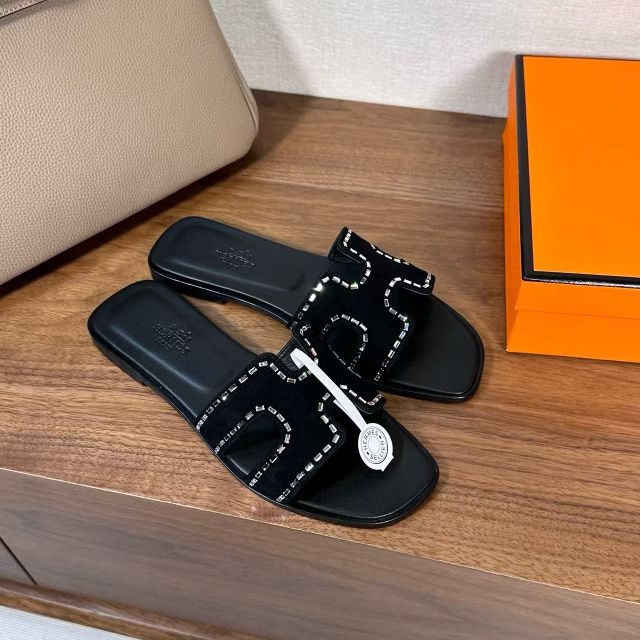 ua H**mes oran sandal