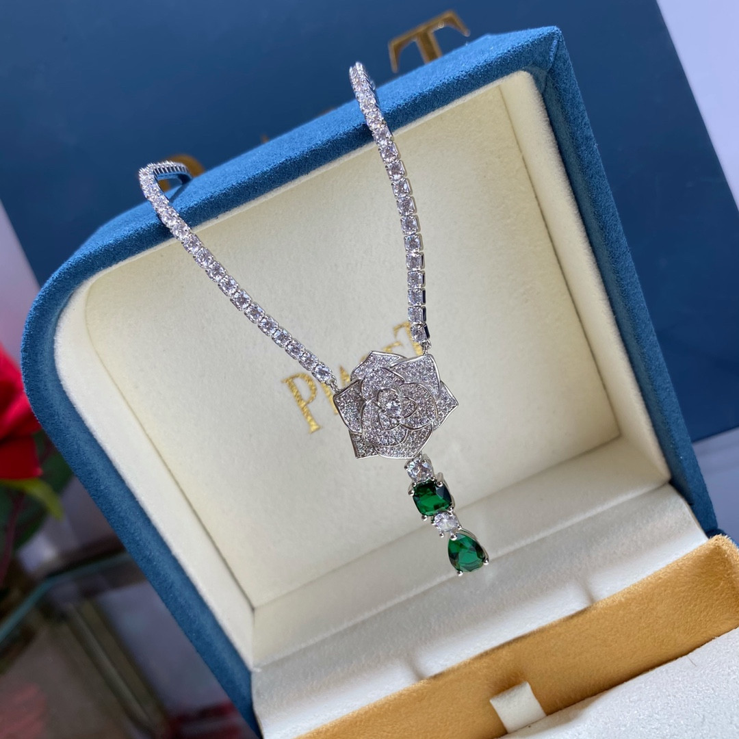 P1aget rose green zircon necklace