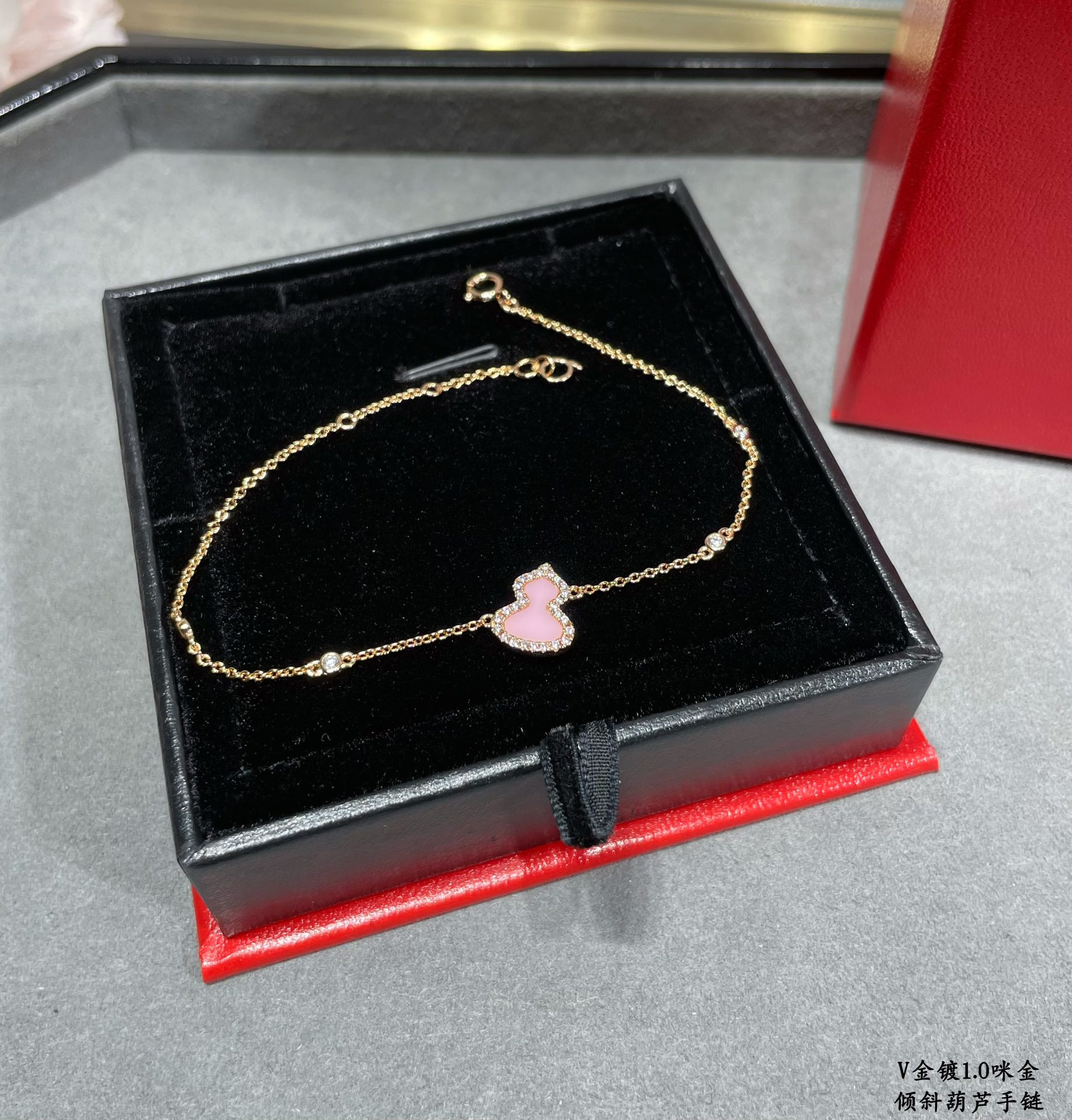 Qee1in tilted gourd bracelet