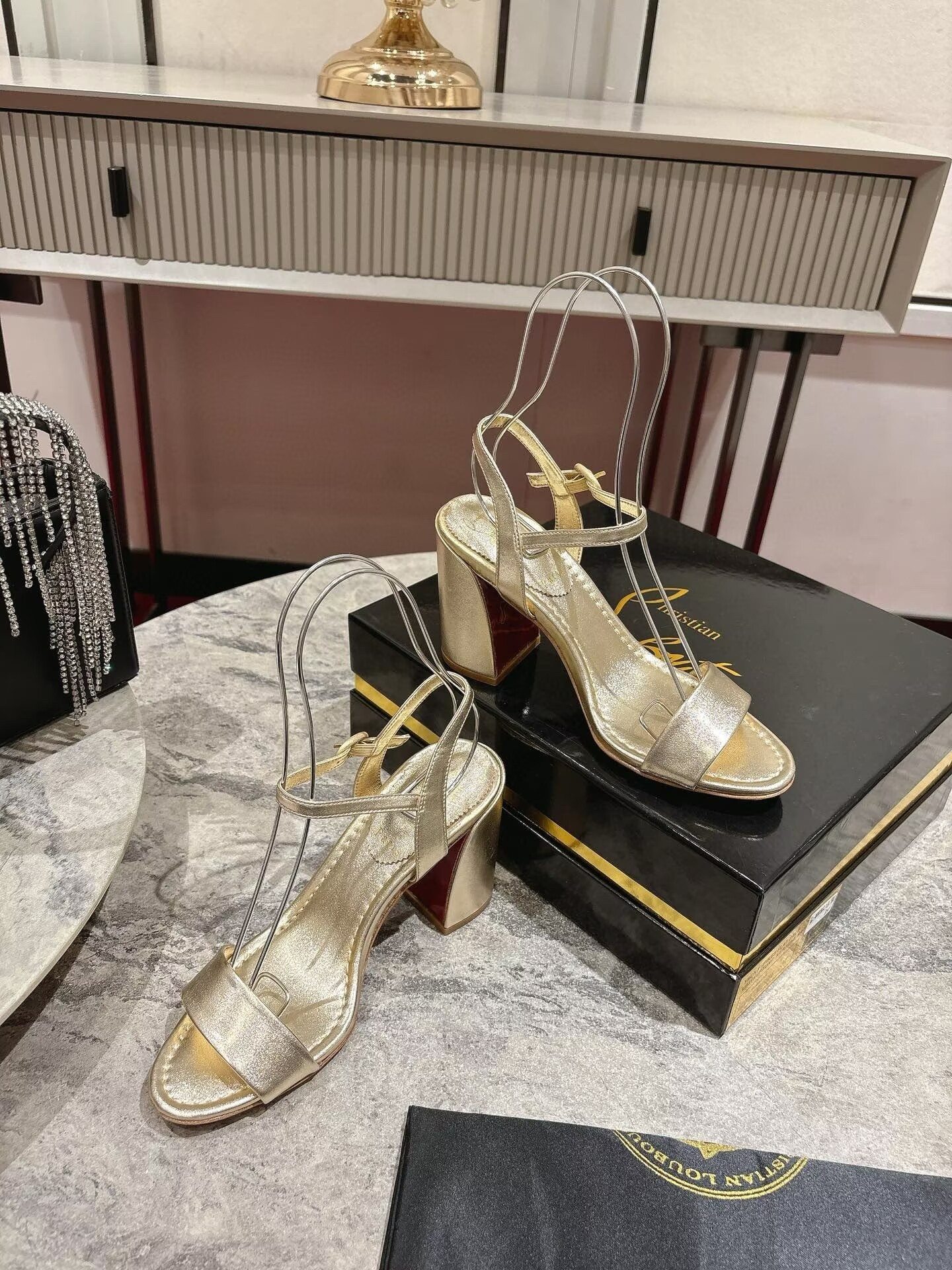 ua ch**an louboutin miss jane leather sandals(cusT0mized, no exchange no return, about 15 days)