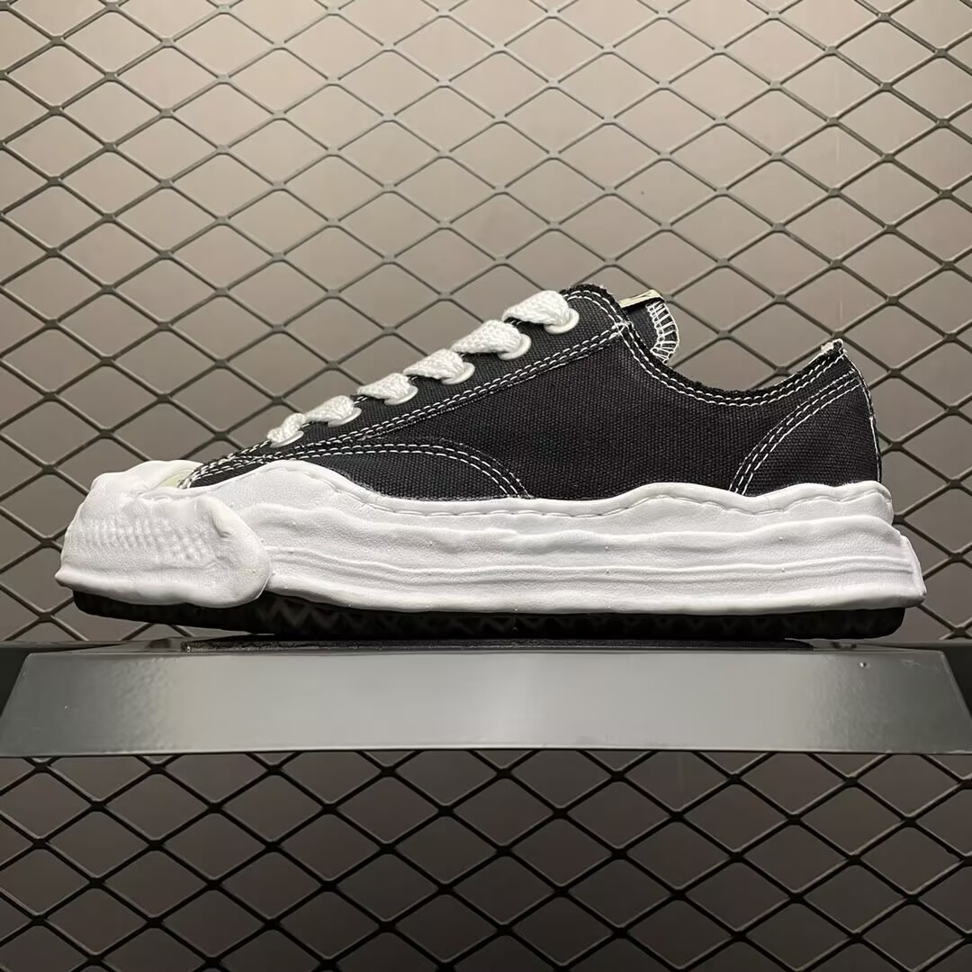 ua Ma*s*n mihara yasuhiro canvas low-top sneaker
