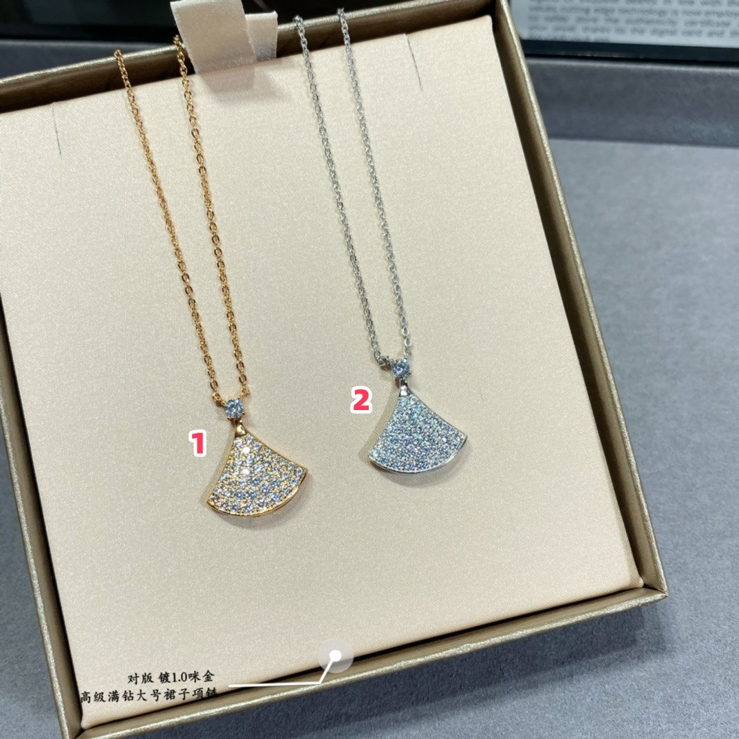 b*l*ai large Di*m*nd fan-shaped skirt necklace