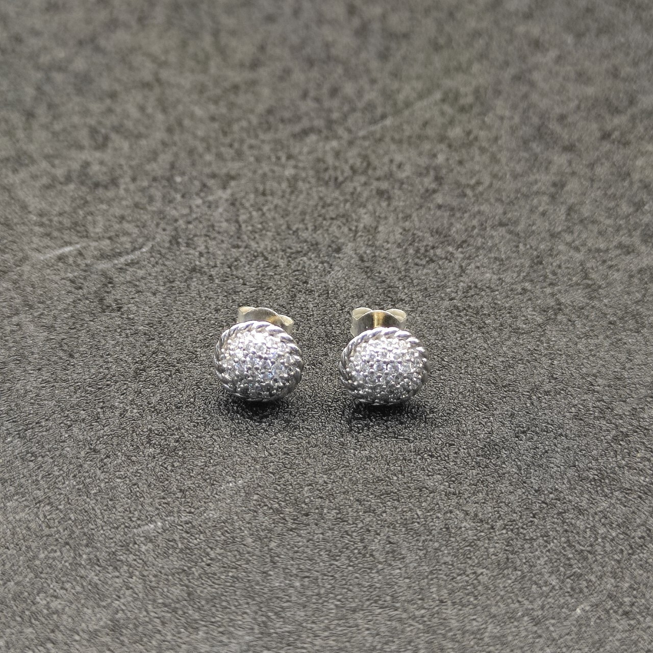 dau1d Yvrm*n 8.6mm round full di*m*nd earrings