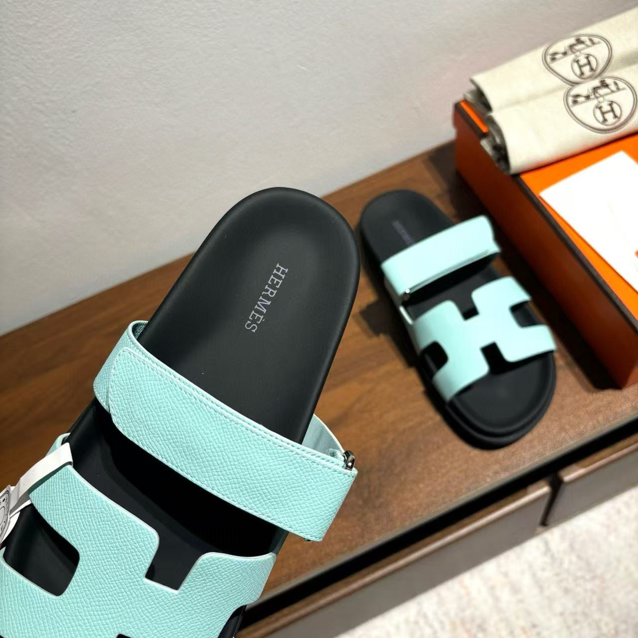 ua H**mes chypre sandal