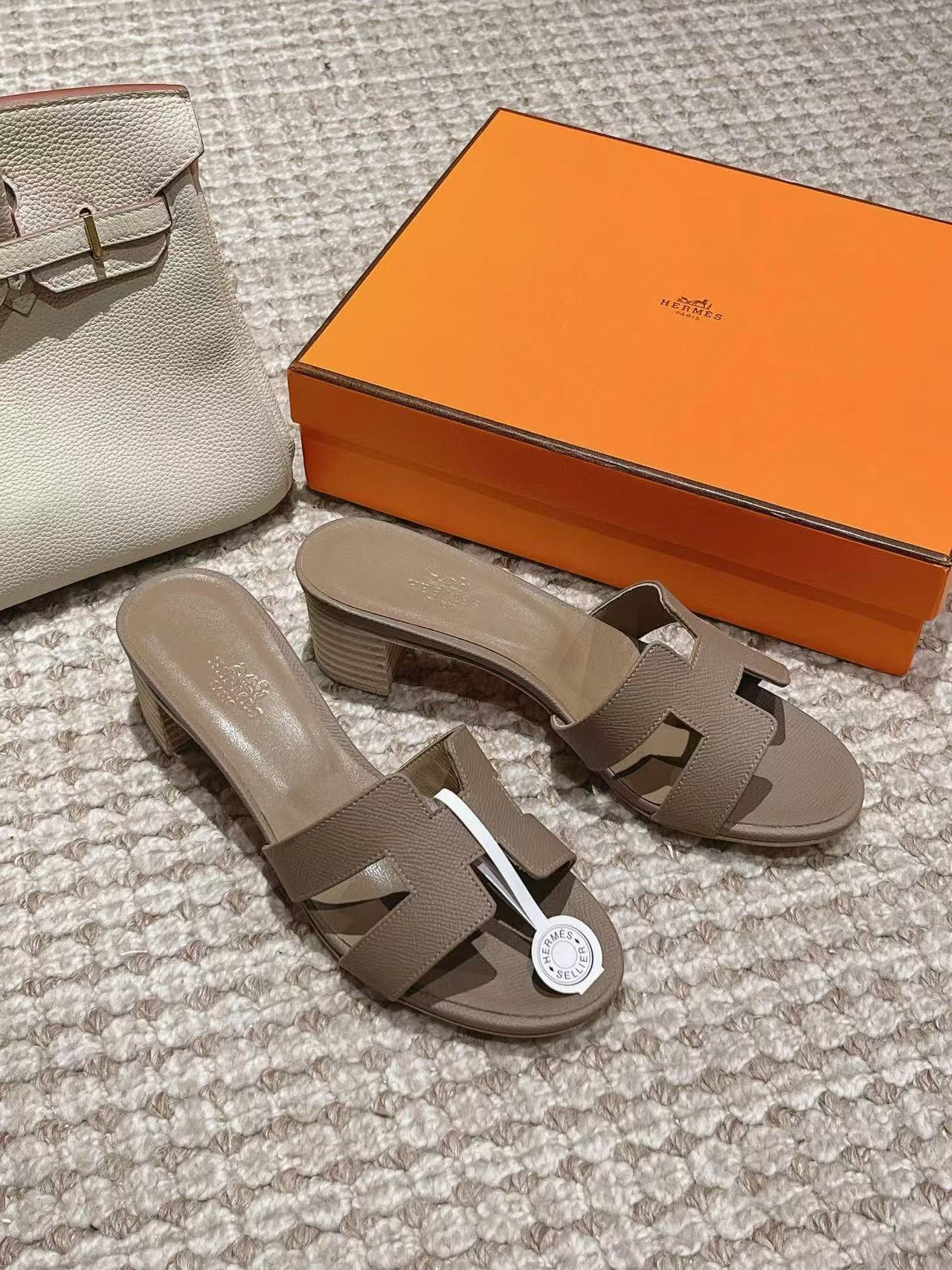 ua H**mes oasis sandal