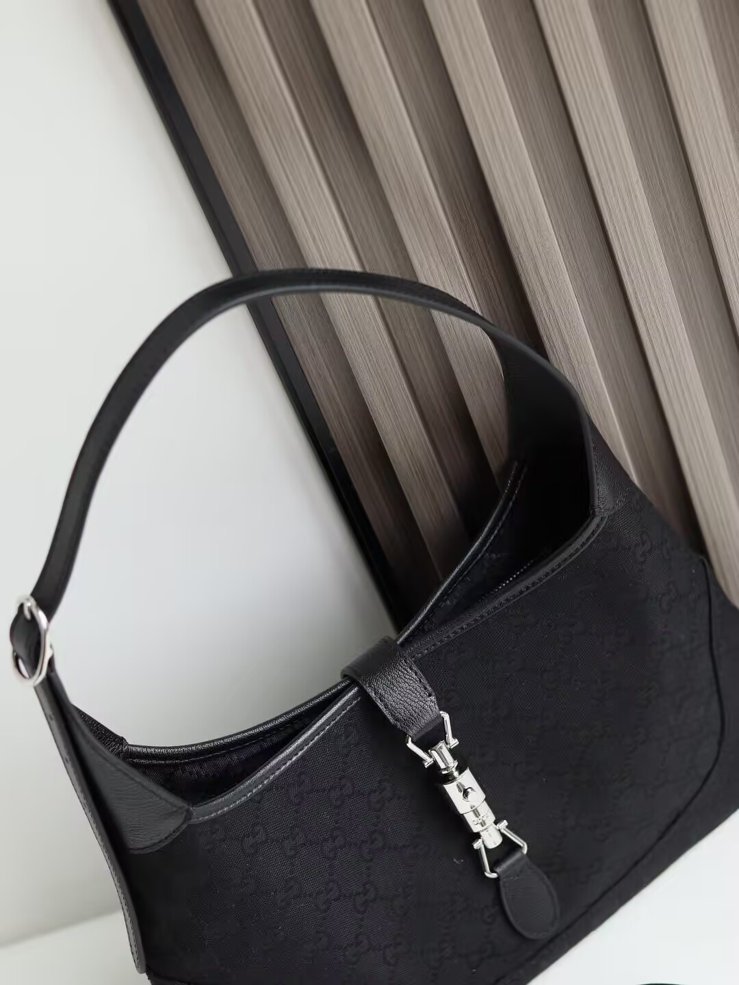G*u*i jackie medium shoulder bag 31.5x22x4.5cm