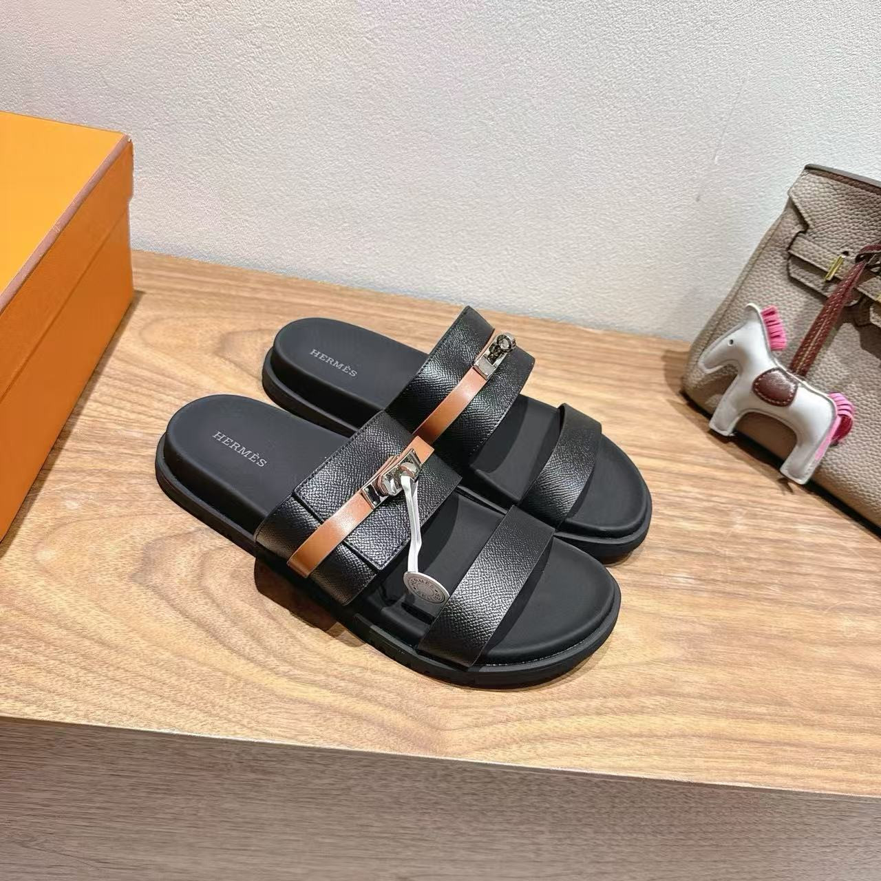 ua H**mes jackson sandal