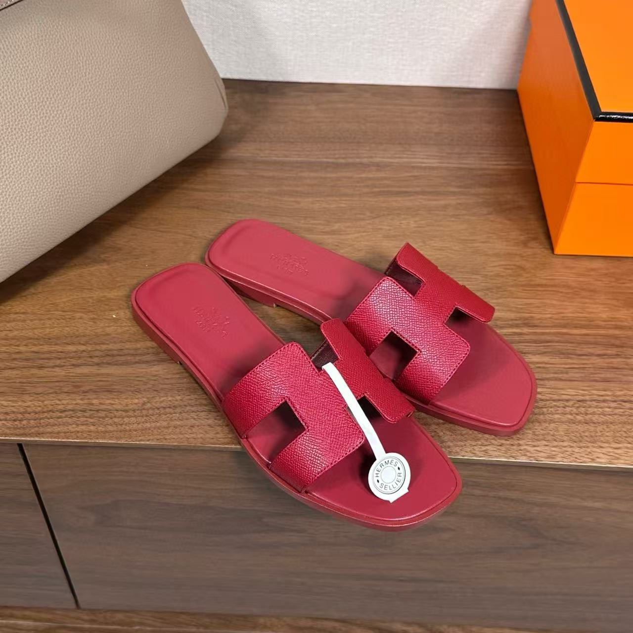 ua H**mes oran sandal
