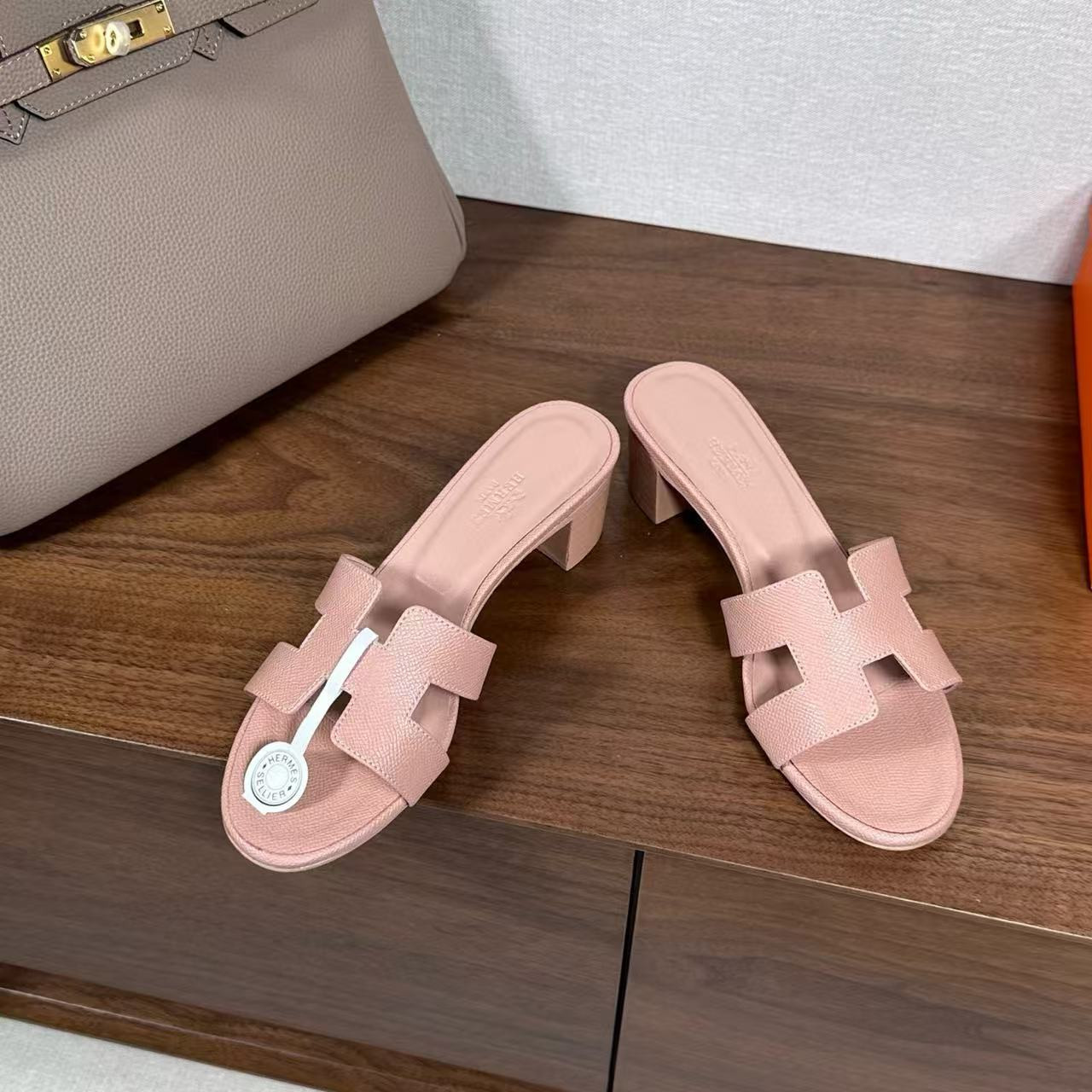 ua H**mes oasis sandal
