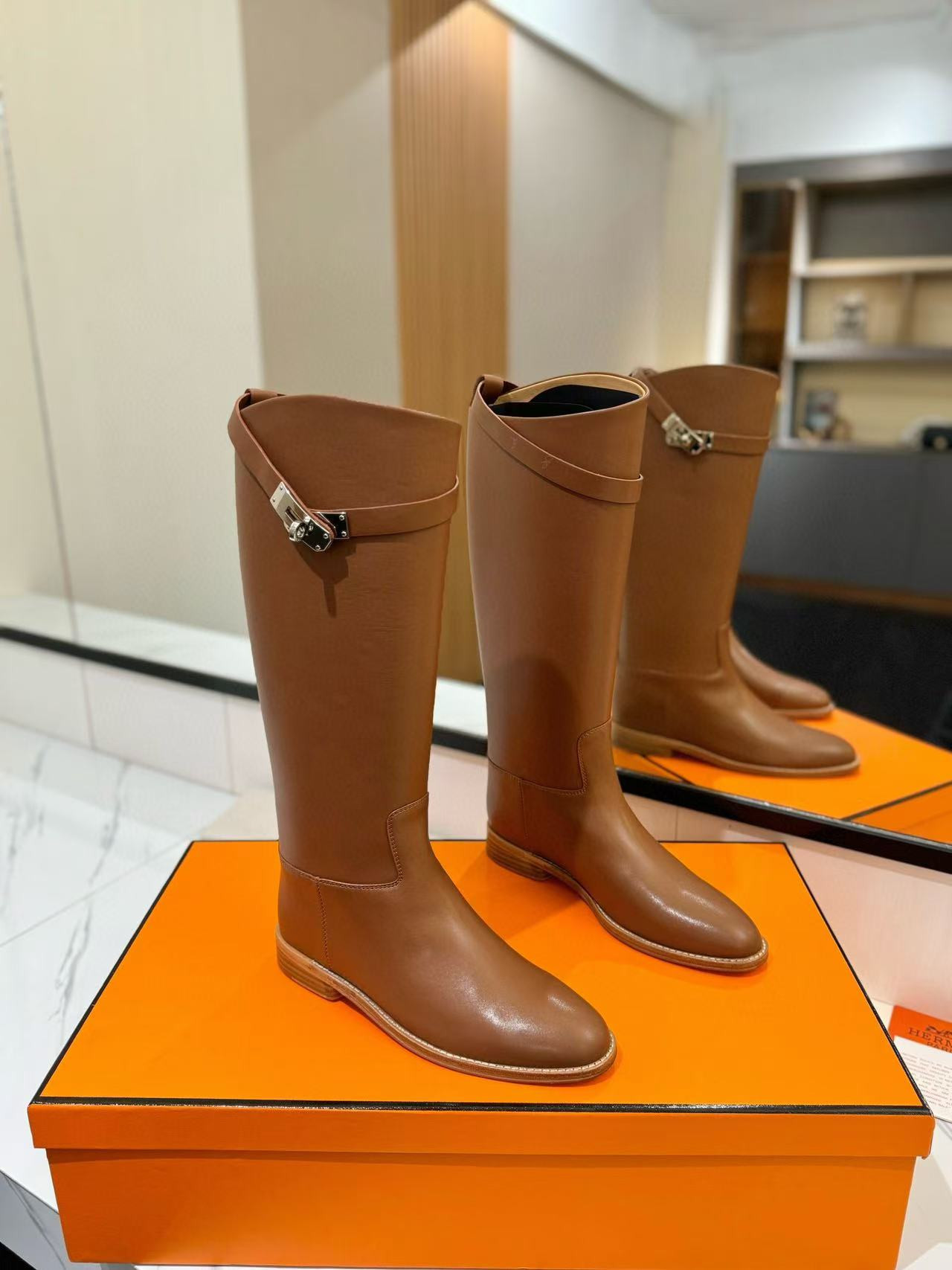 ua H**mes jumping boots