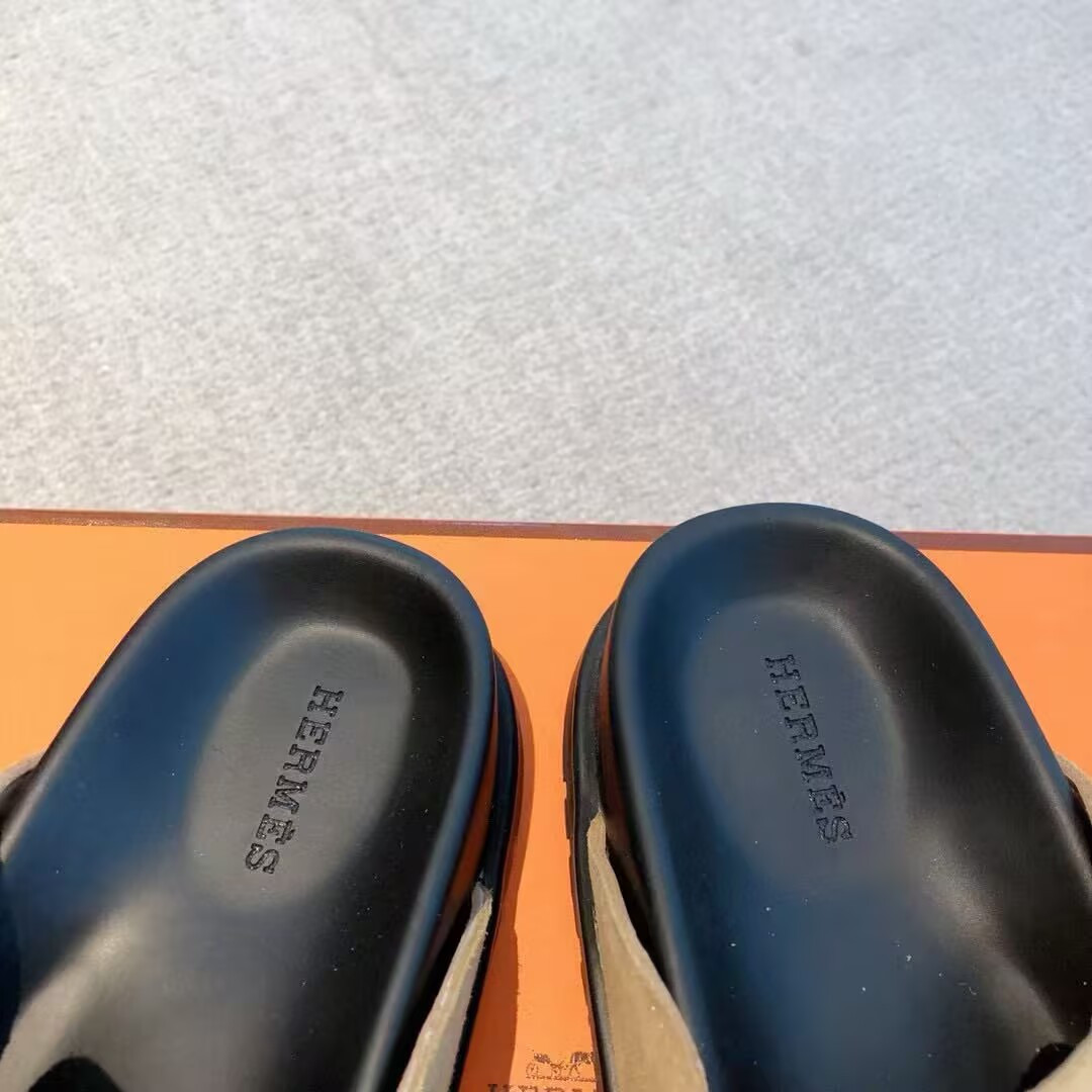 ua H**mes slippers