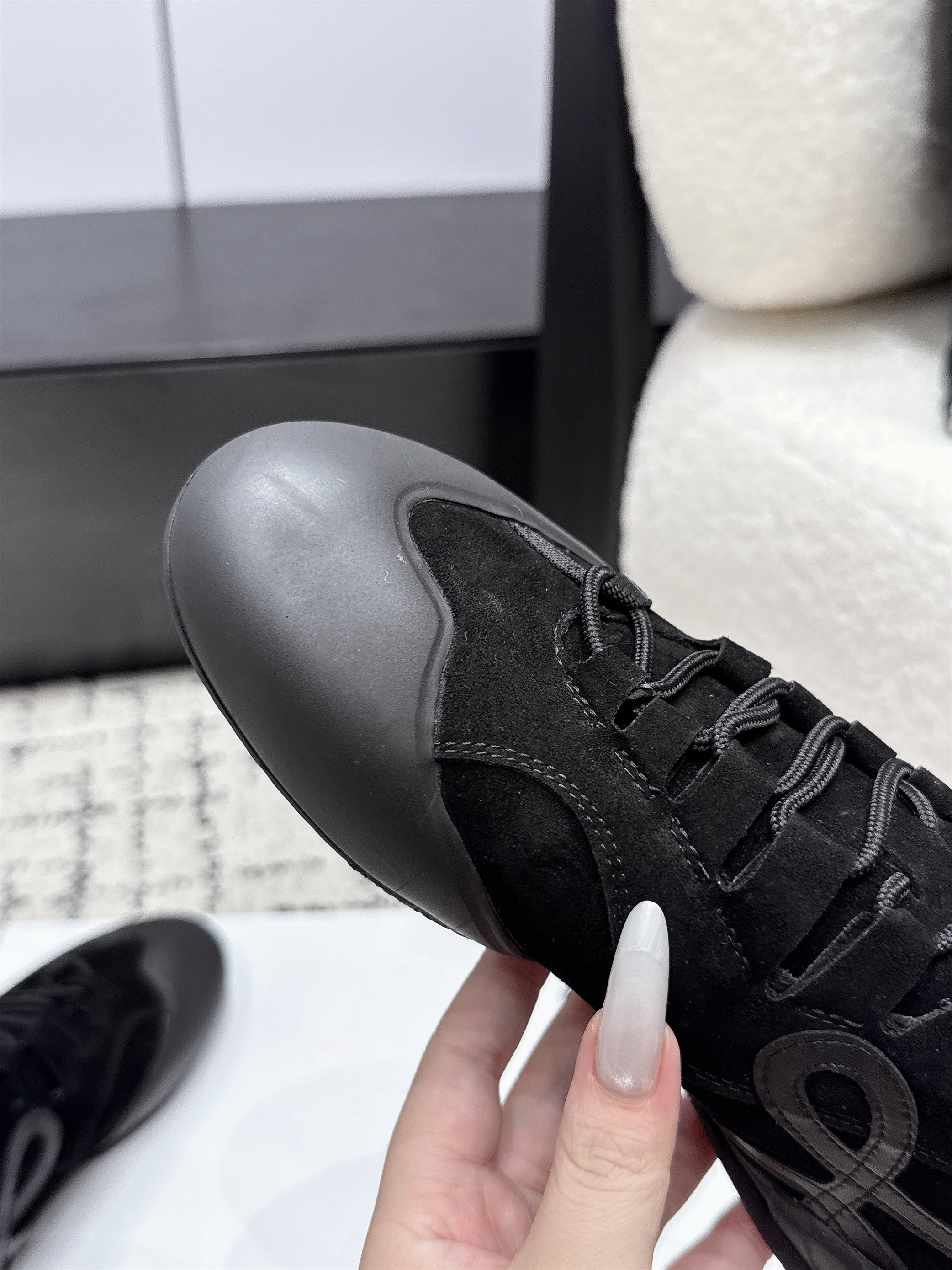 ua L0ew* grip sneaker