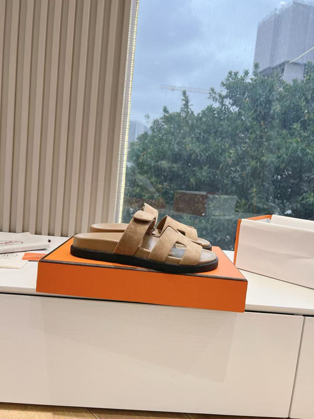 ua H**mes chypre sandal