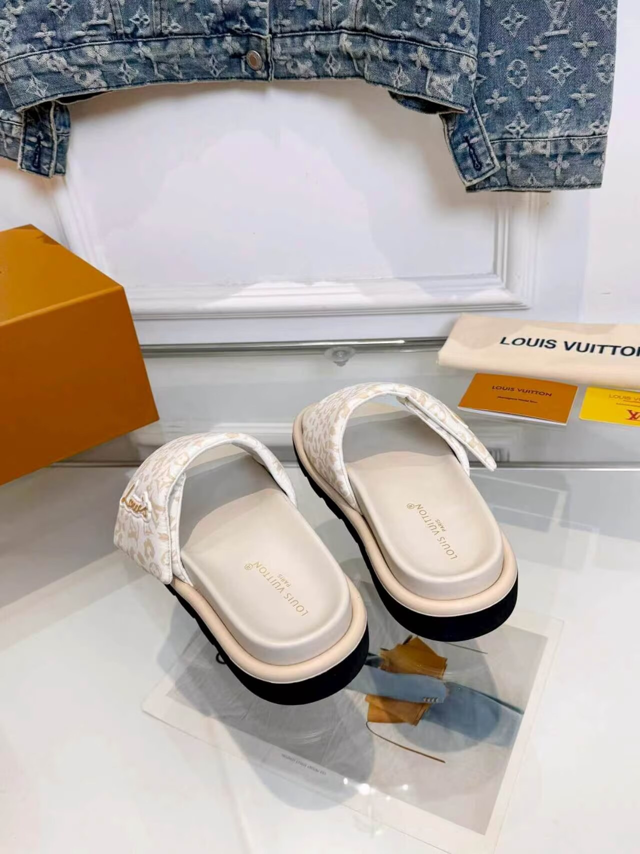 UA LV Pool Pillow Slides