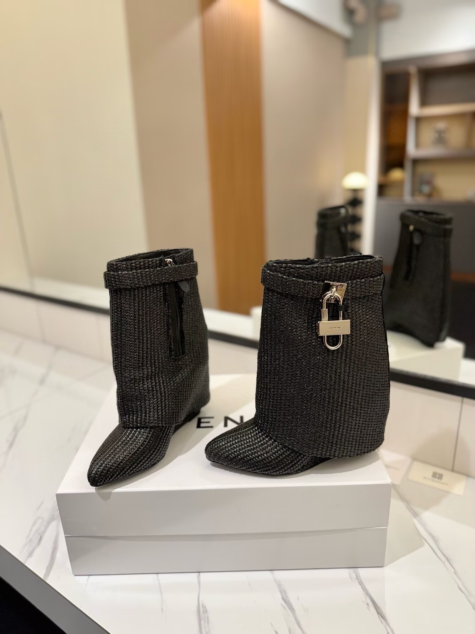 ua G1uenchy boots