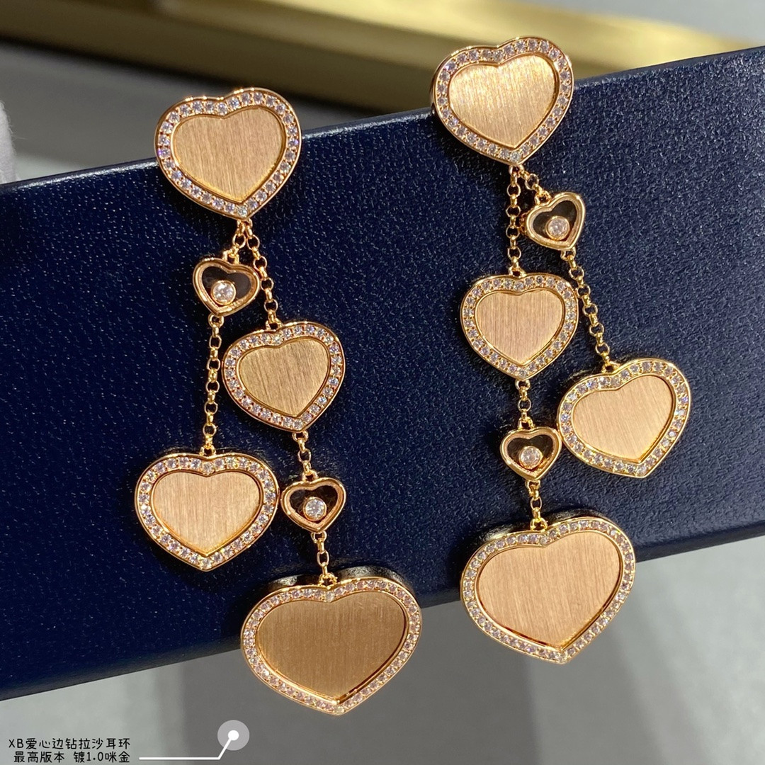 Ch0pard heart-shaped edge di*m*nd brushed earrings