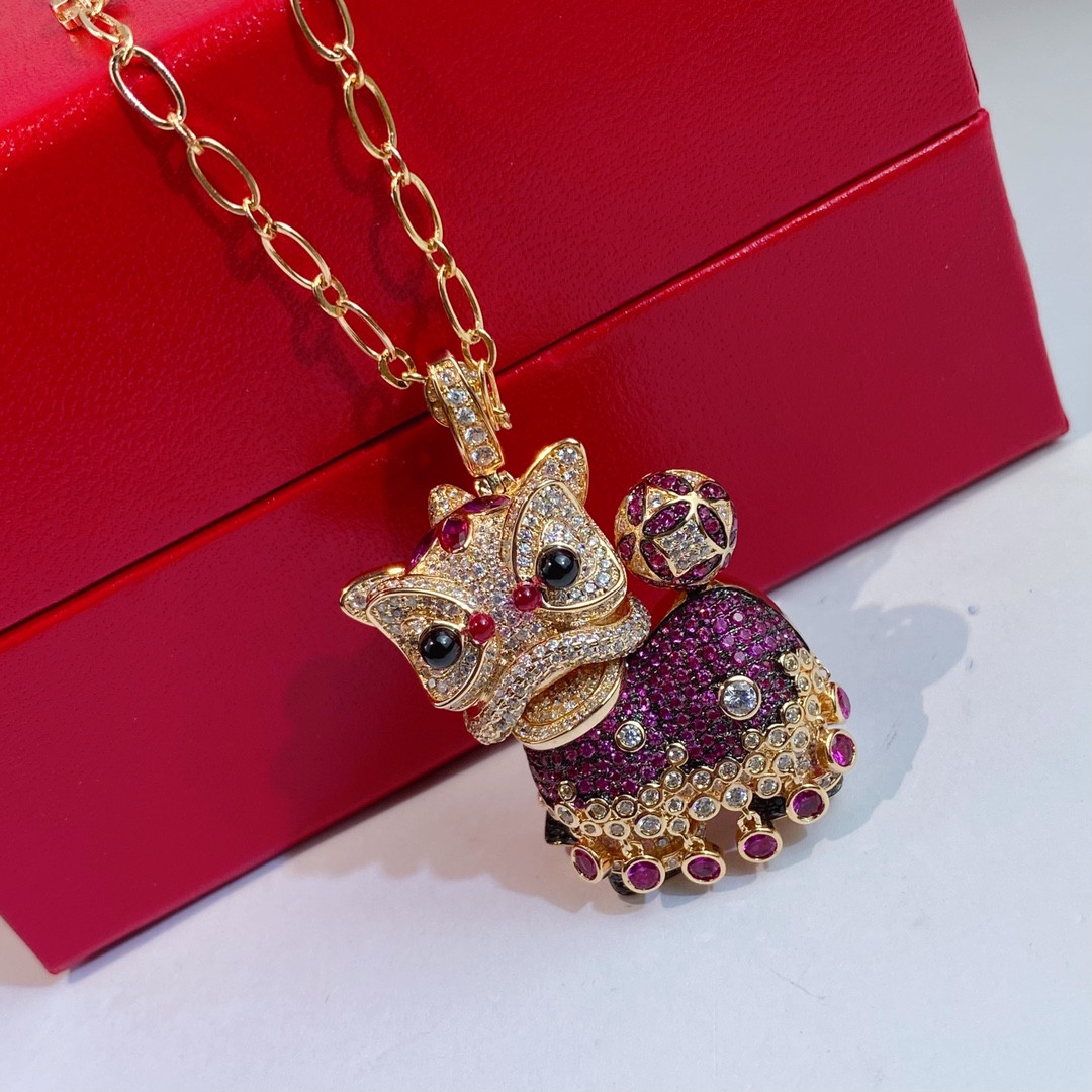 Qee1in dancing lion pendant necklace