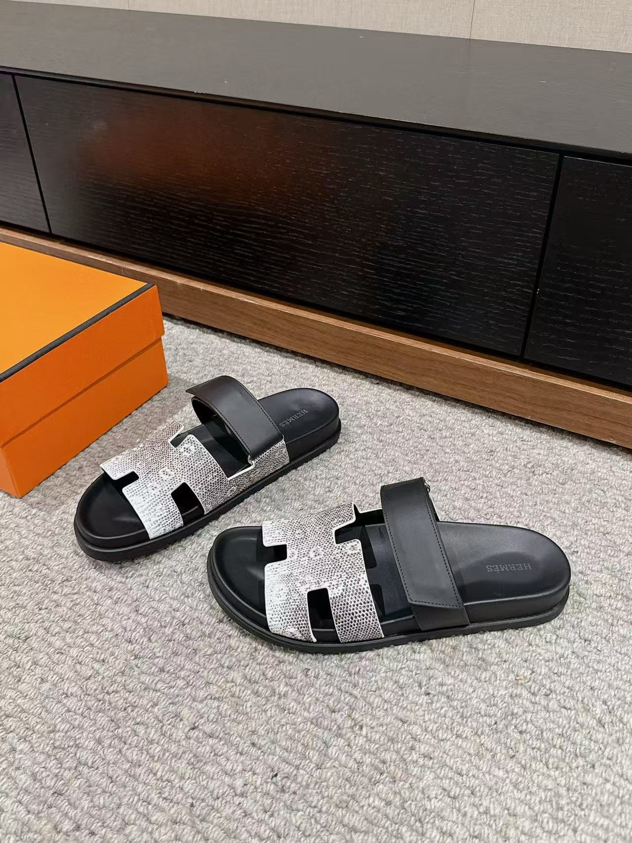 ua H**mes chypre sandal