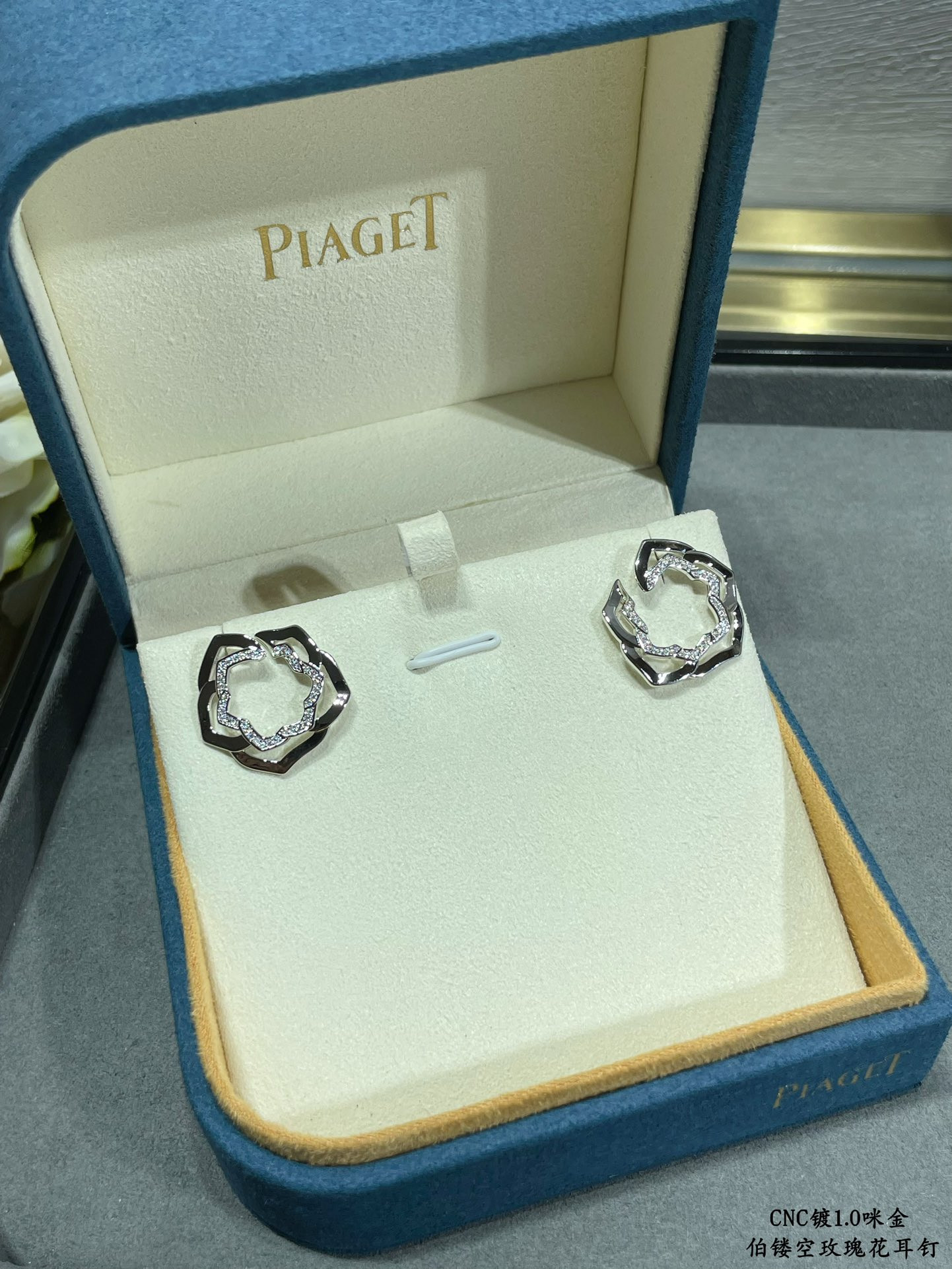 P1aget hollow rose earrings