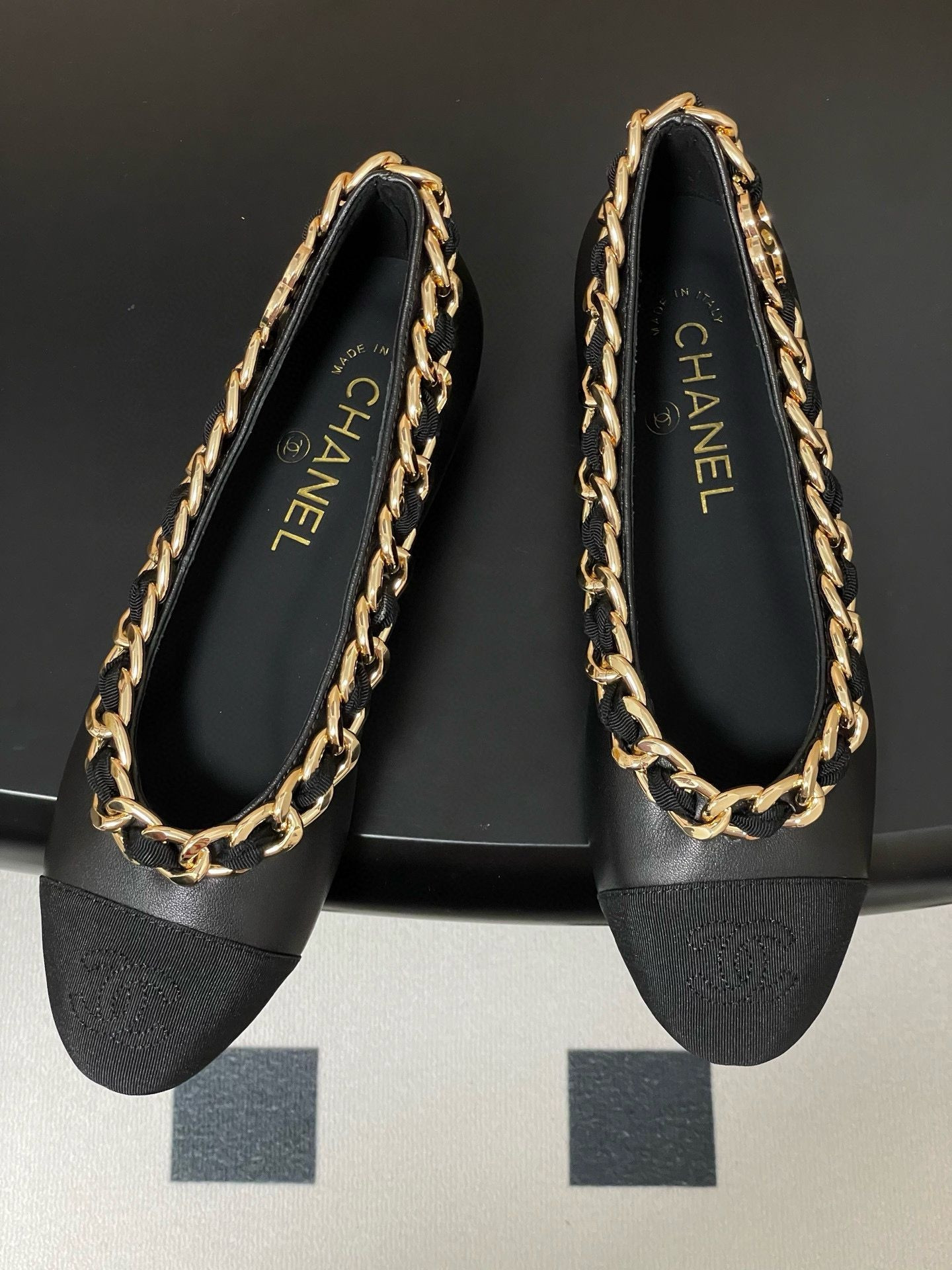 ua Ch*el ballet flats