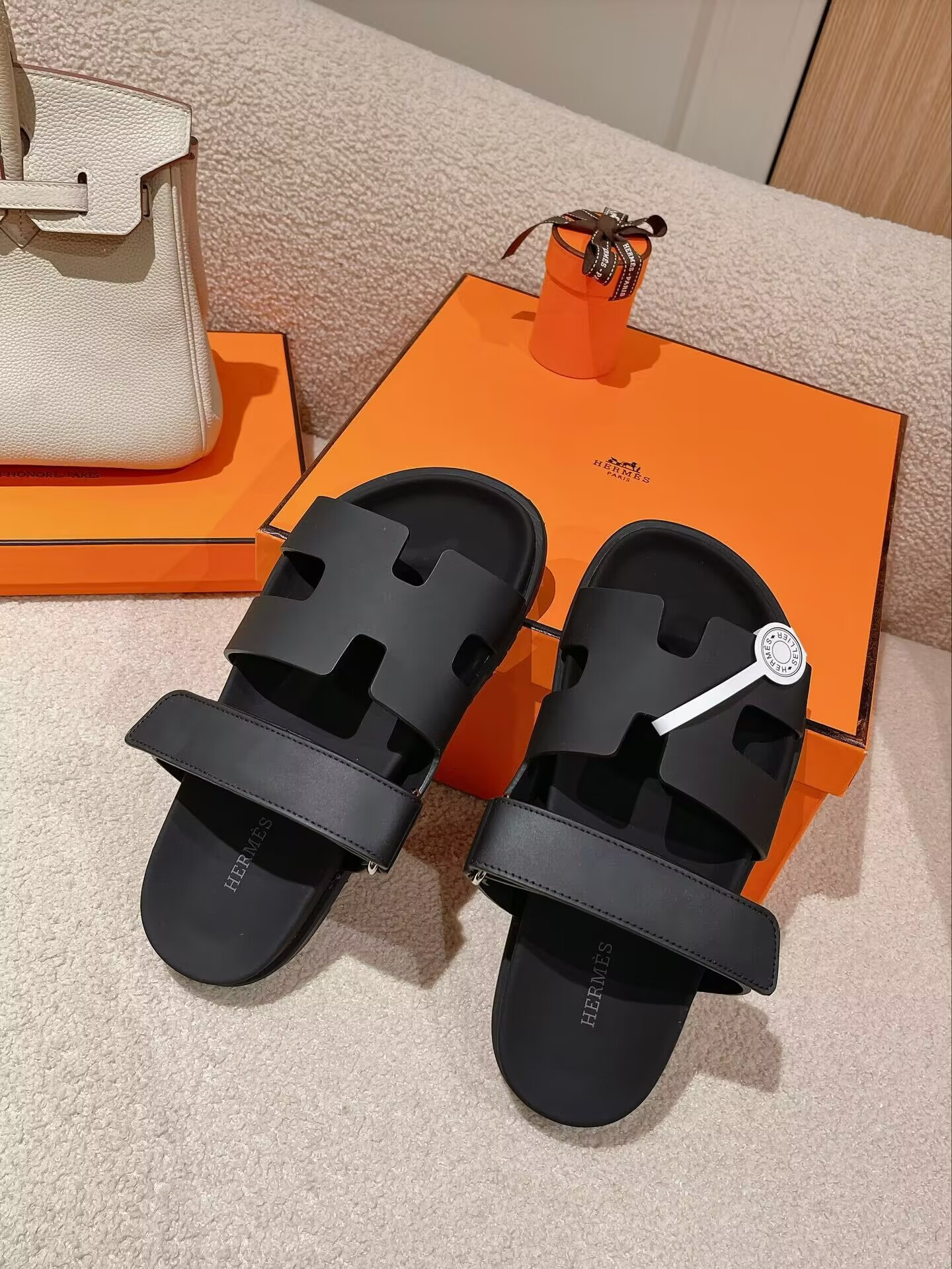 ua H**mes chypre sandal